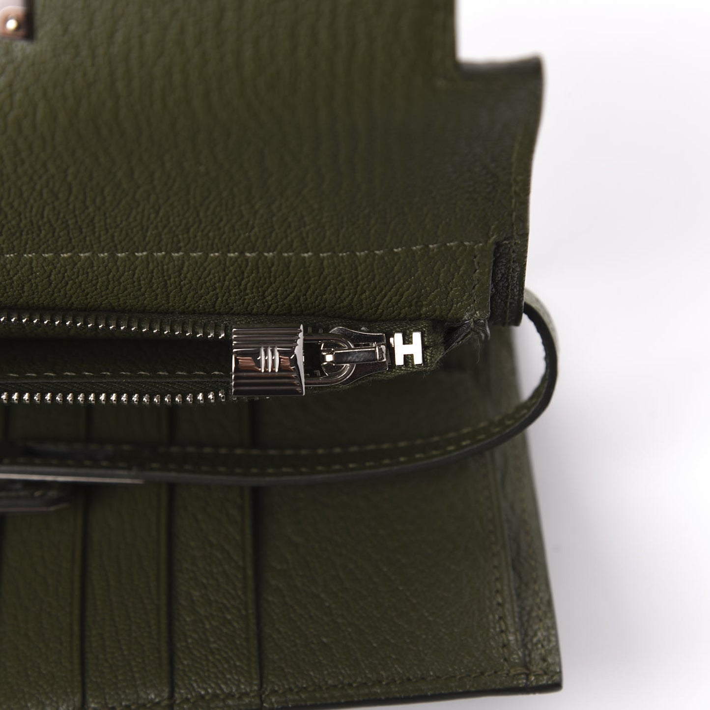Chevre Mysore Medium Kelly Wallet Vert Veronese