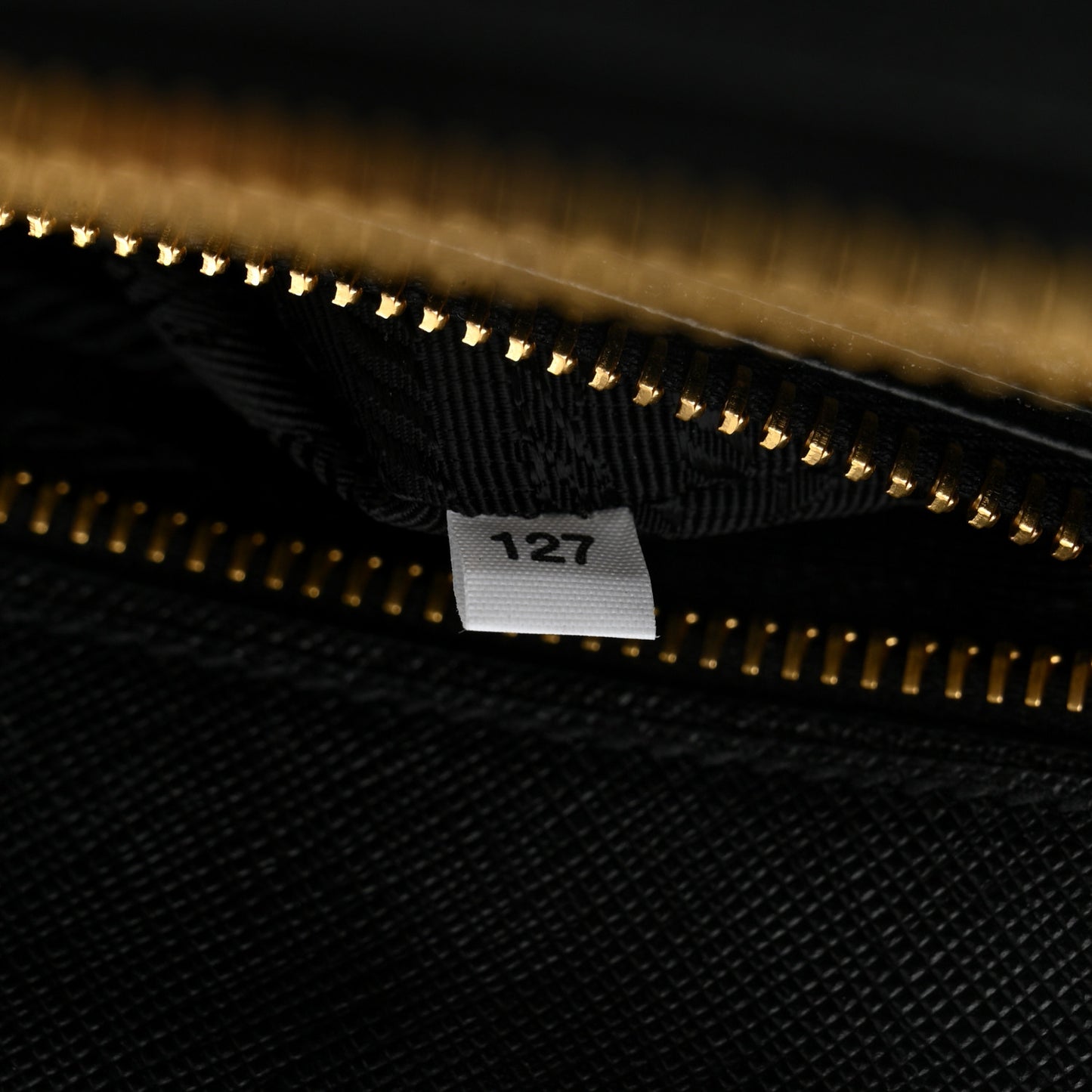 Saffiano Medium Galleria Double Zip Tote Black