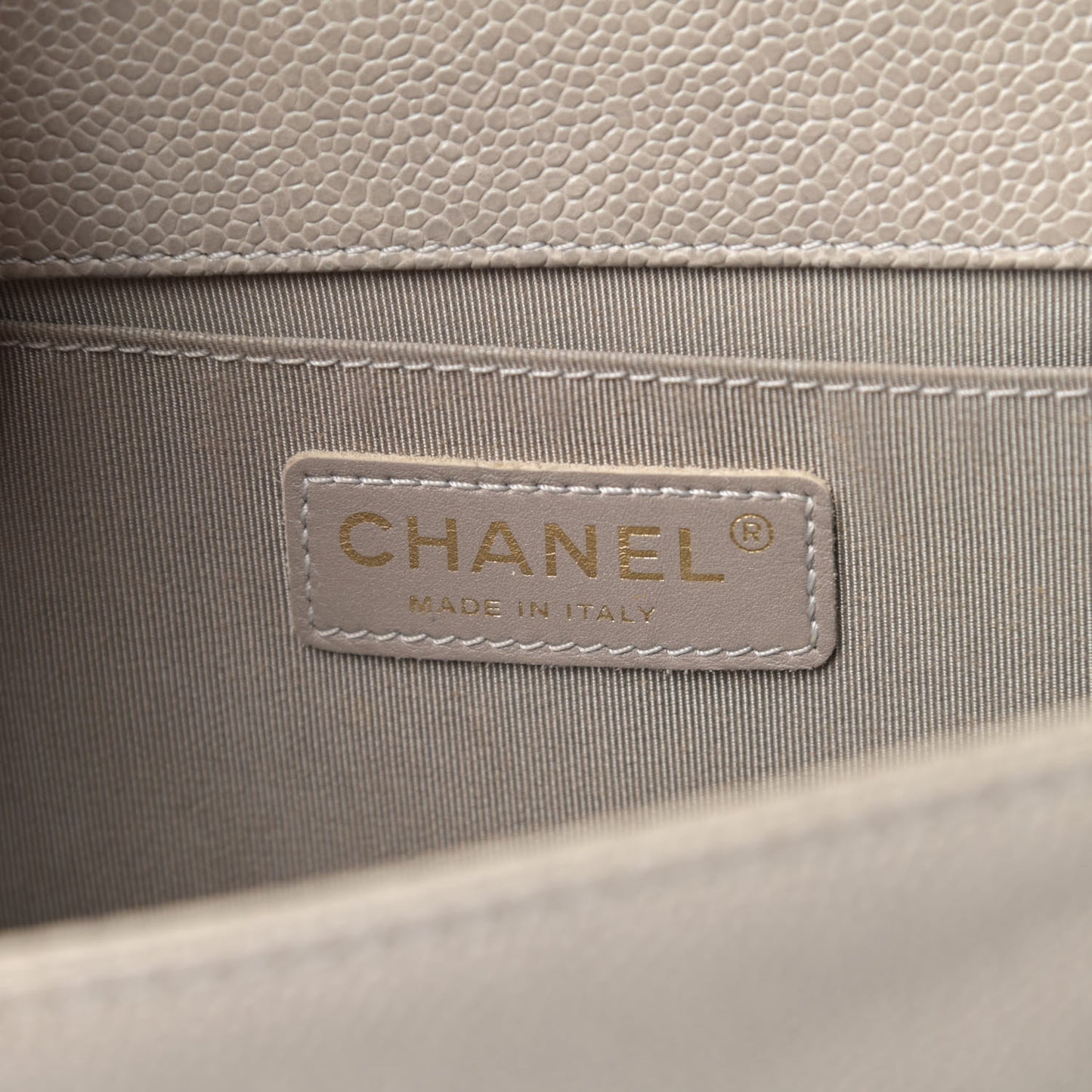 Caviar Quilted Medium Boy Flap Light Grey