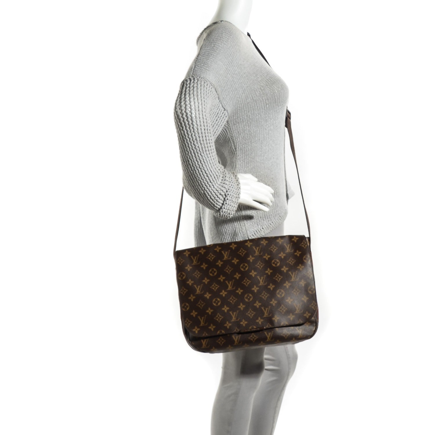 Louis Vuitton Monogram Beaubourg MM Messenger Bag 2 of 7