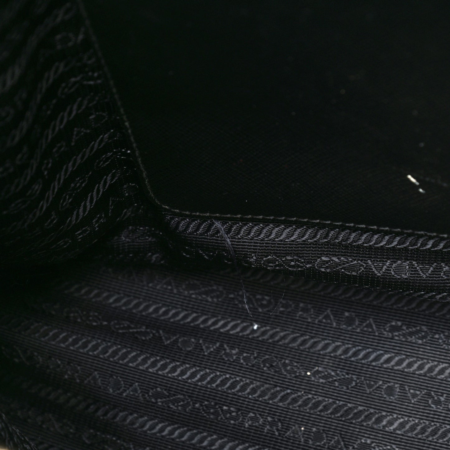 Saffiano Medium Galleria Double Zip Tote Black