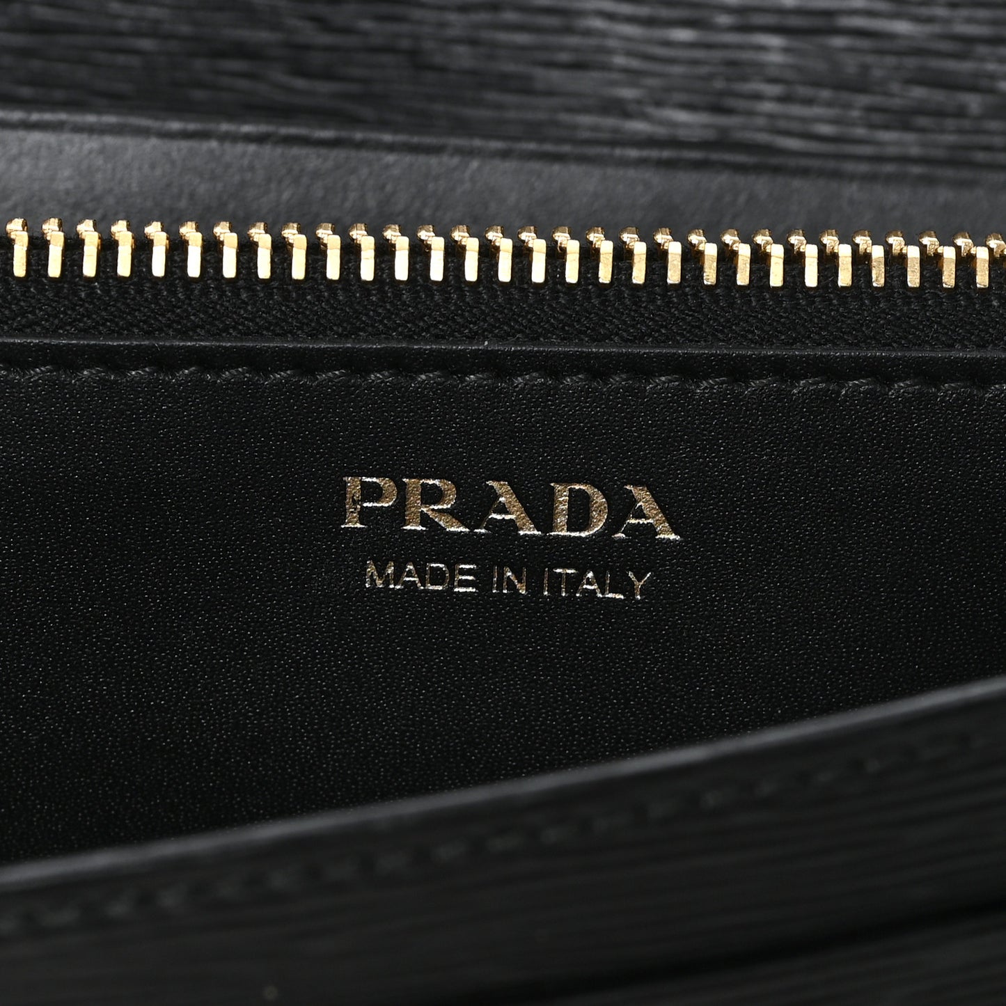 Vitello Move Metal Oro Chain Wallet Black