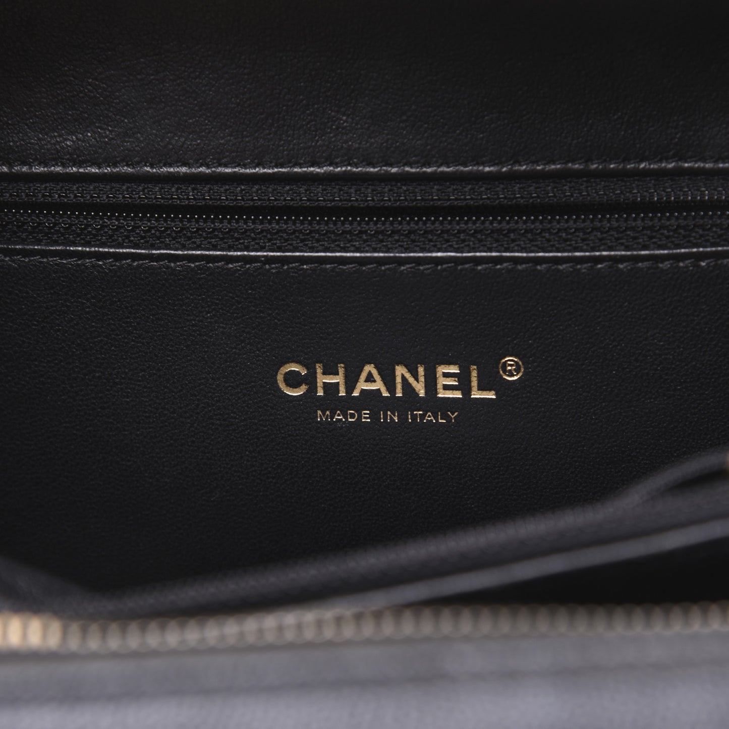 Caviar Quilted Medium CC Filigree Vanity Case Black