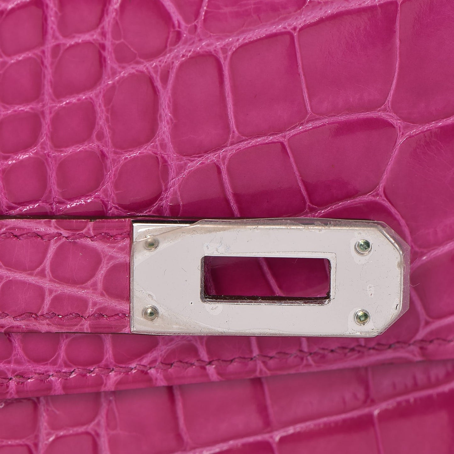 Shiny Alligator Kelly Longue Wallet Rose Scheherazade