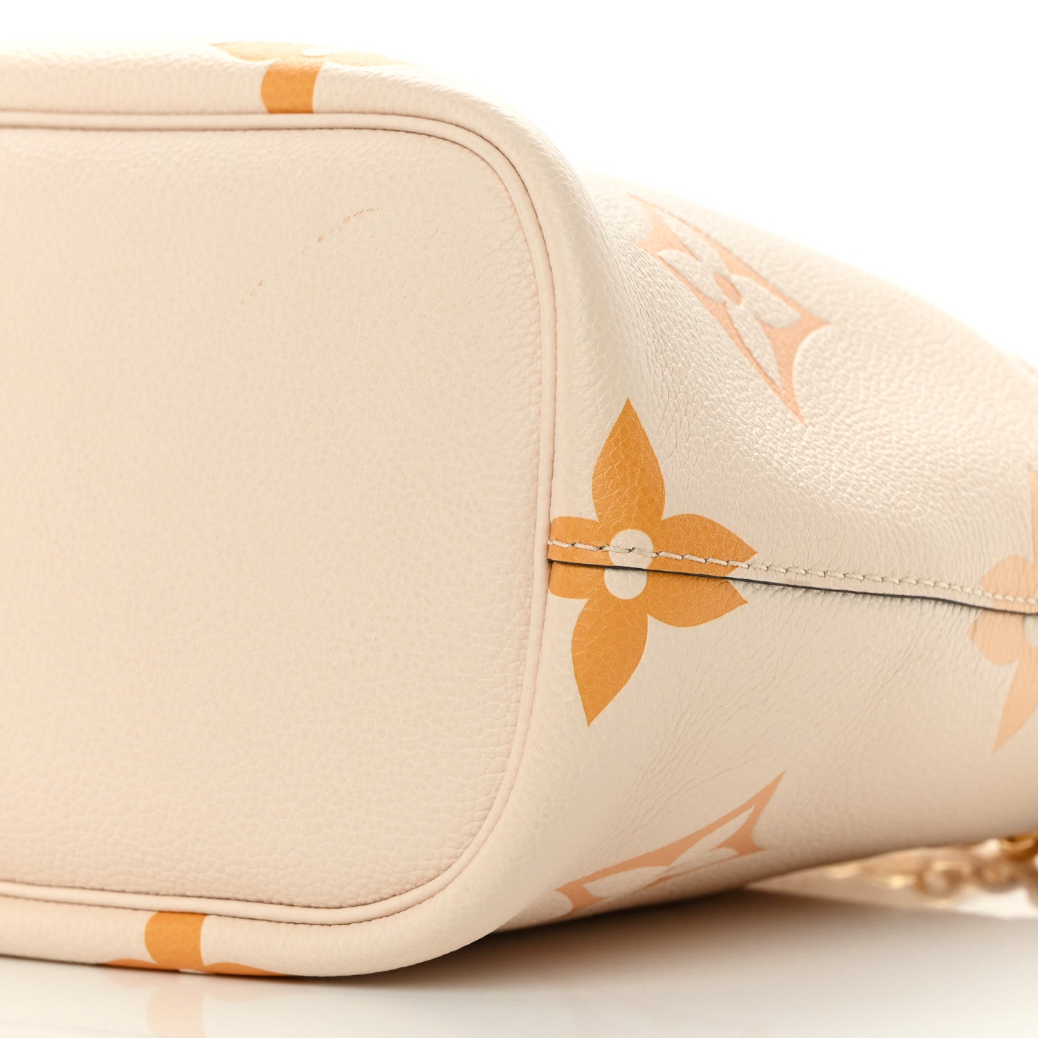 Louis Vuitton Empreinte Monogram Giant By The Pool Marshmallow Hobo Cream Saffron 9 of 14