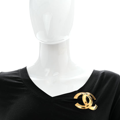 Chanel Hammered CC Large Brooch Gold 2 of 4