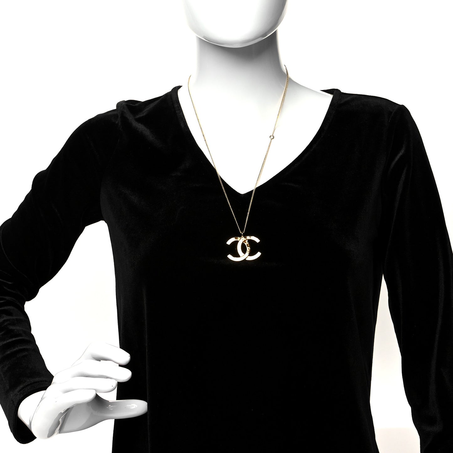 Metal CC Paris Button Necklace Gold