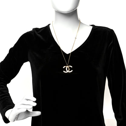 Chanel Metal CC Paris Button Necklace Gold 2 of 5