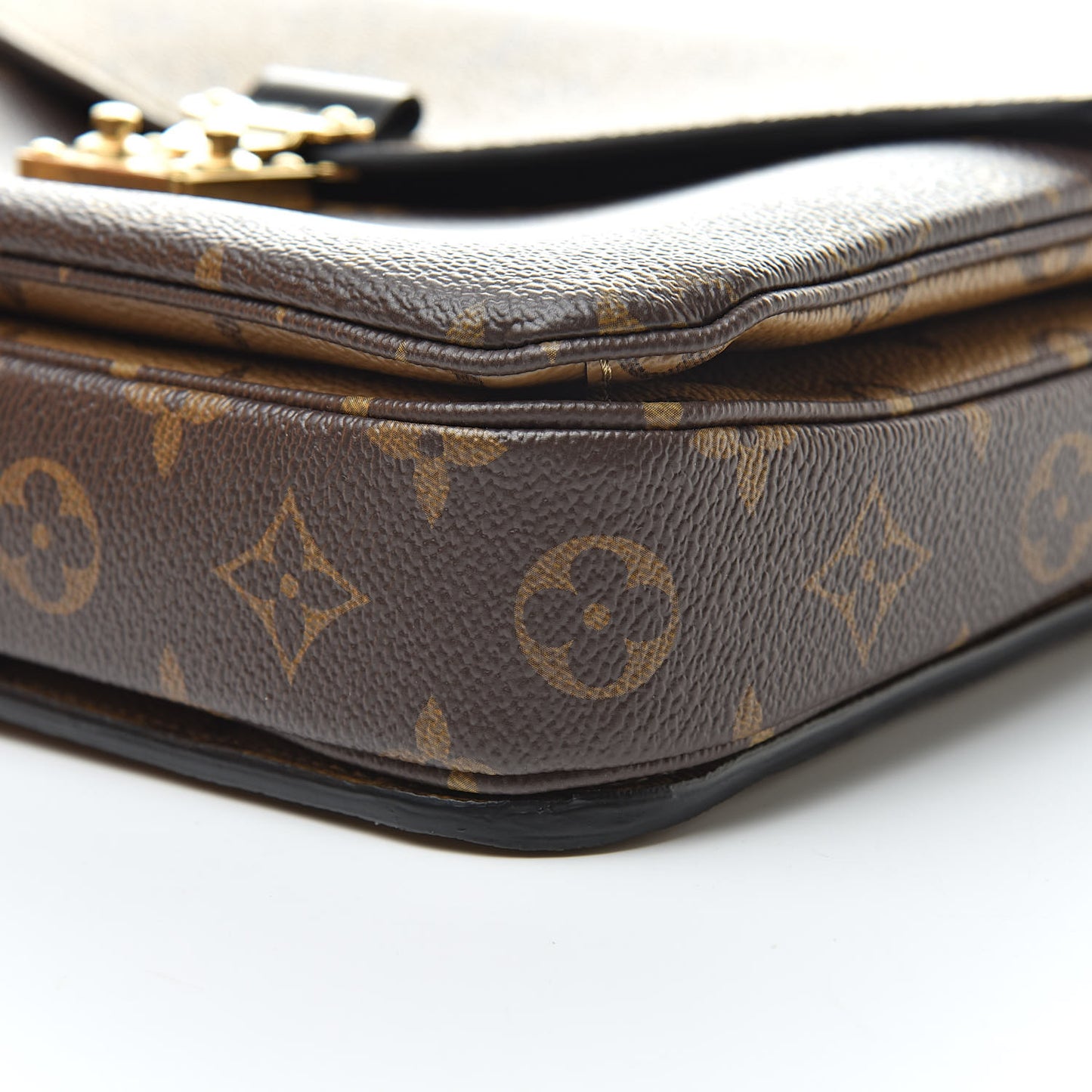 Reverse Monogram Pochette Metis