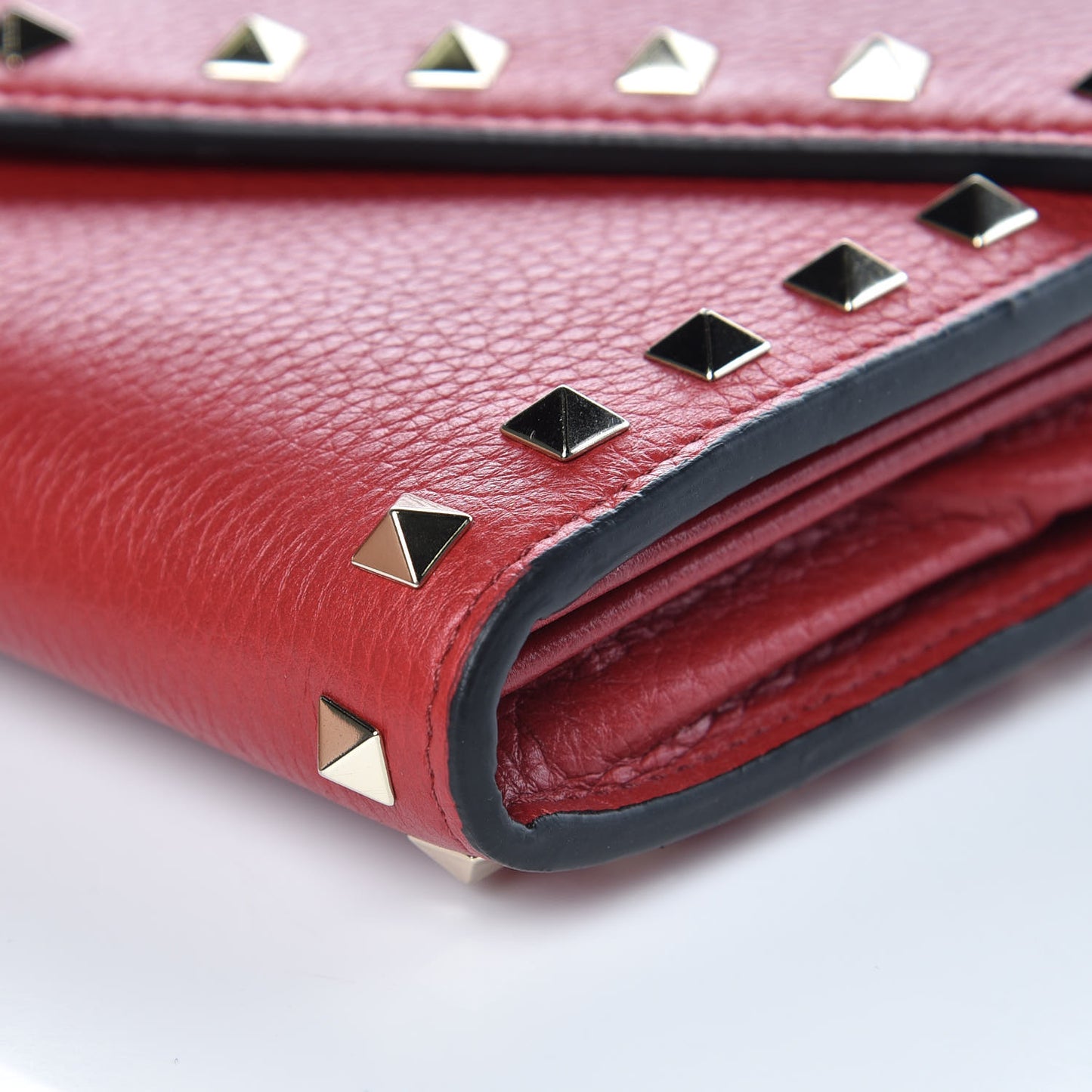 Pebbled Calfskin Rockstud Envelope Wallet on Chain Rosso Valentino