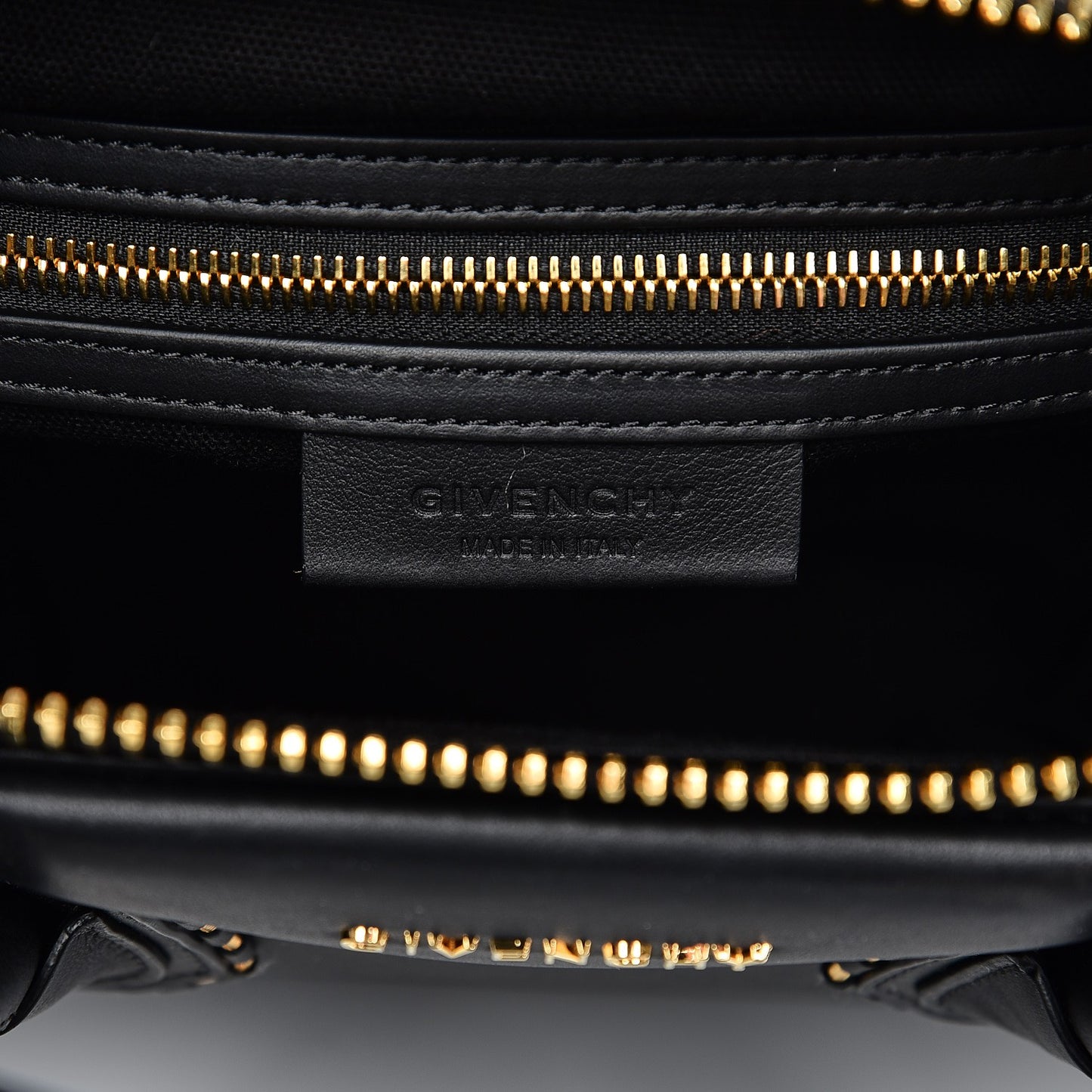 Calfskin Chain Detail Small Antigona Black