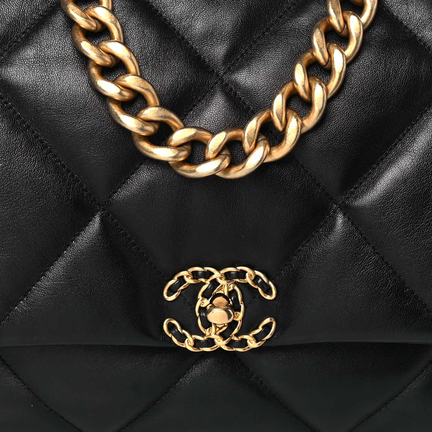 Lambskin Quilted Maxi Chanel 19 Flap Black