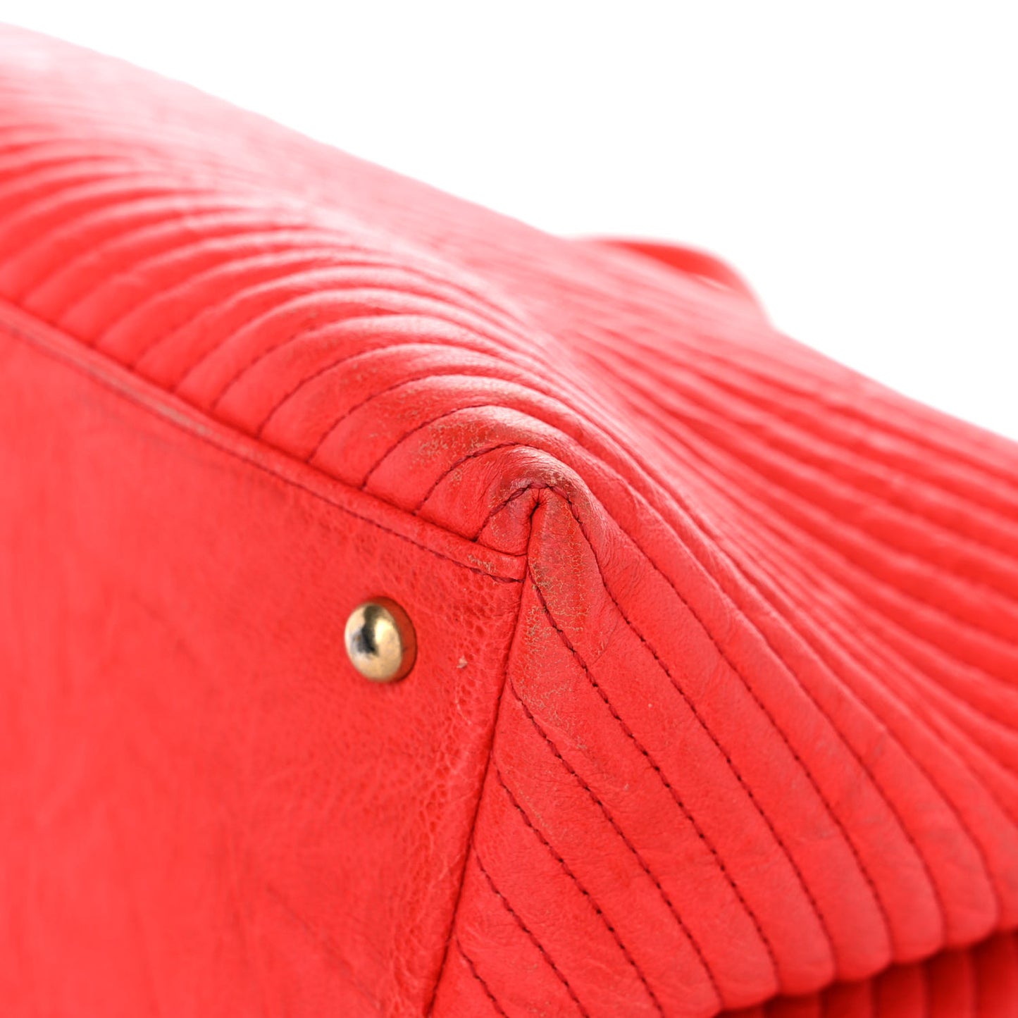 Wrinkled Lambskin Chevron Quilted Large Surpique Tote Red