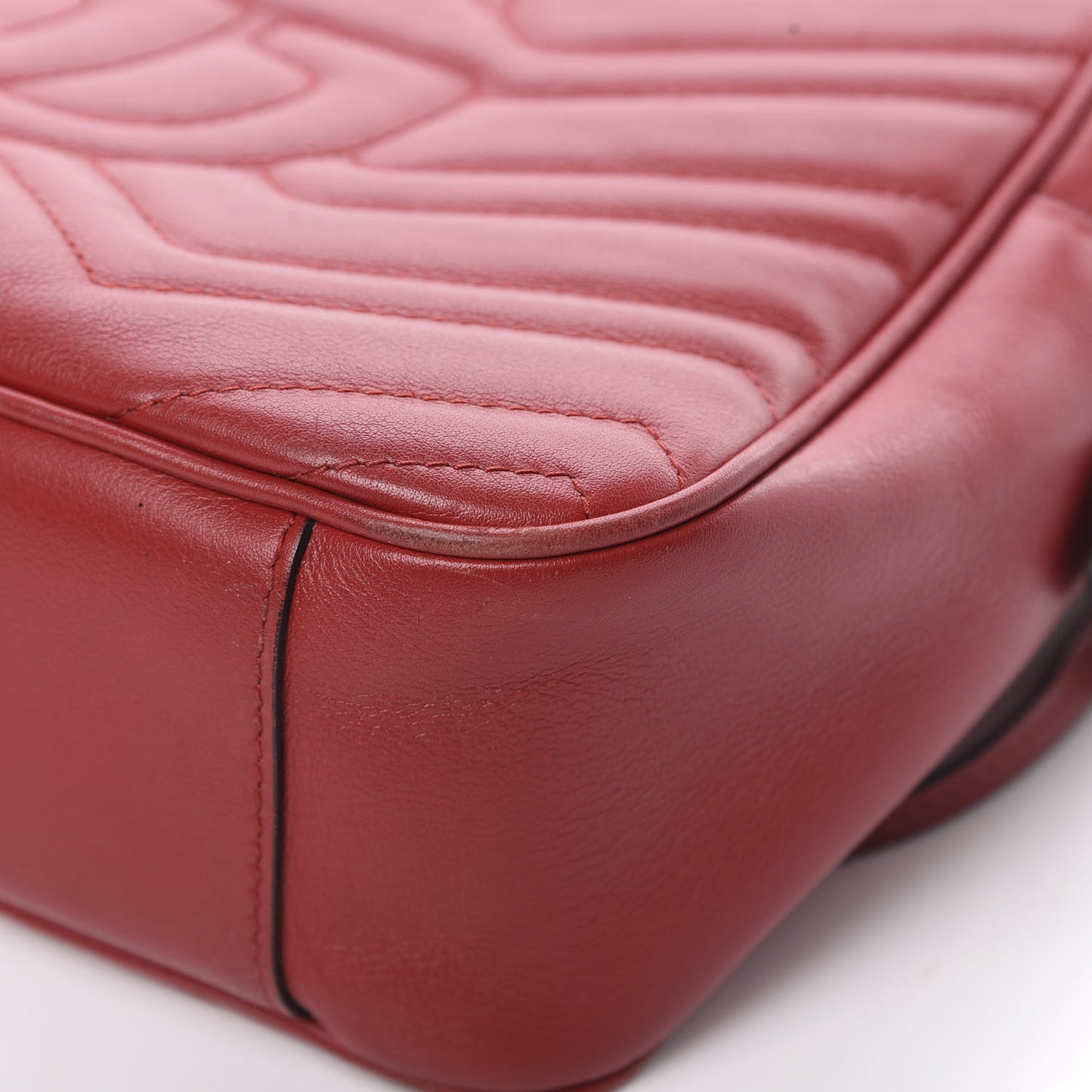 Calfskin Matelasse Medium GG Marmont Chain Shoulder Bag Hibiscus Red