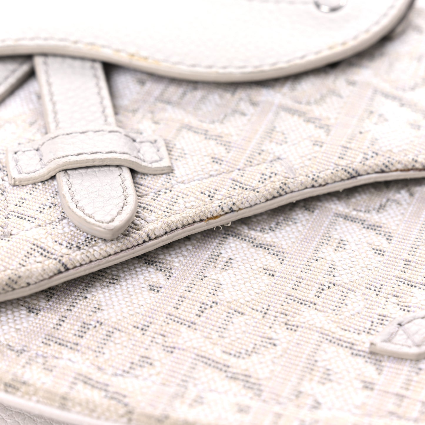 Oblique Saddle Messenger Pouch Beige