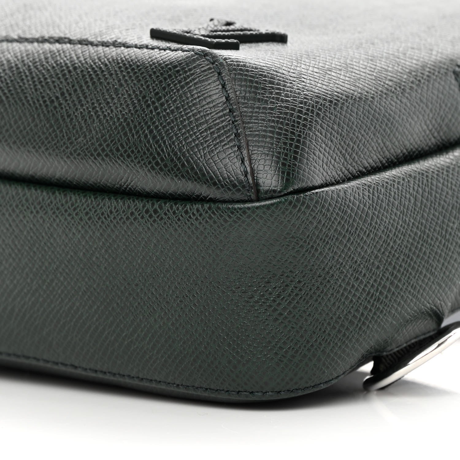 Louis Vuitton Taiga Avenue Sling Bag Epicea 9 of 12