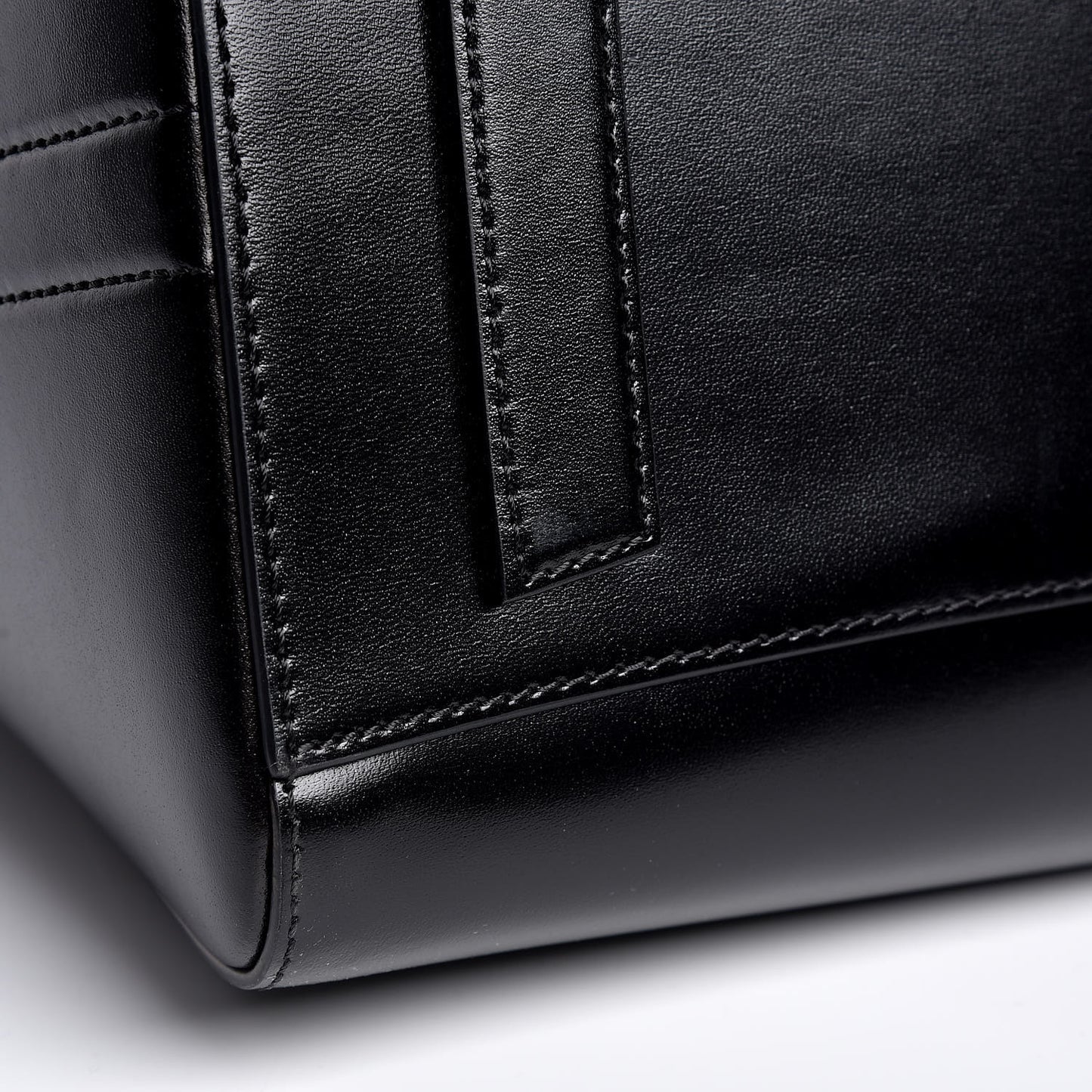 Shiny Lord Calfskin Medium Antigona Black