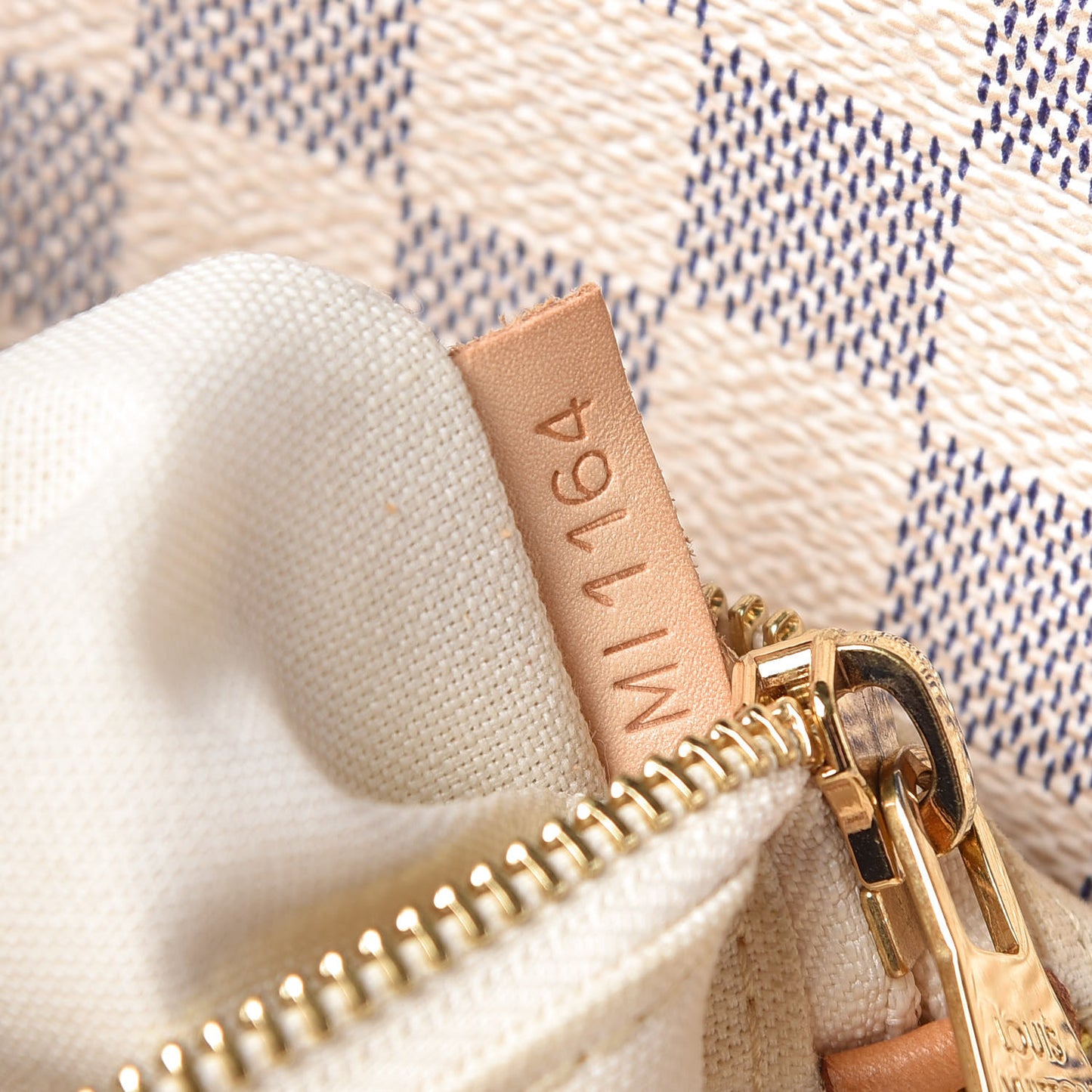 Damier Azur Cabas Adventure MM