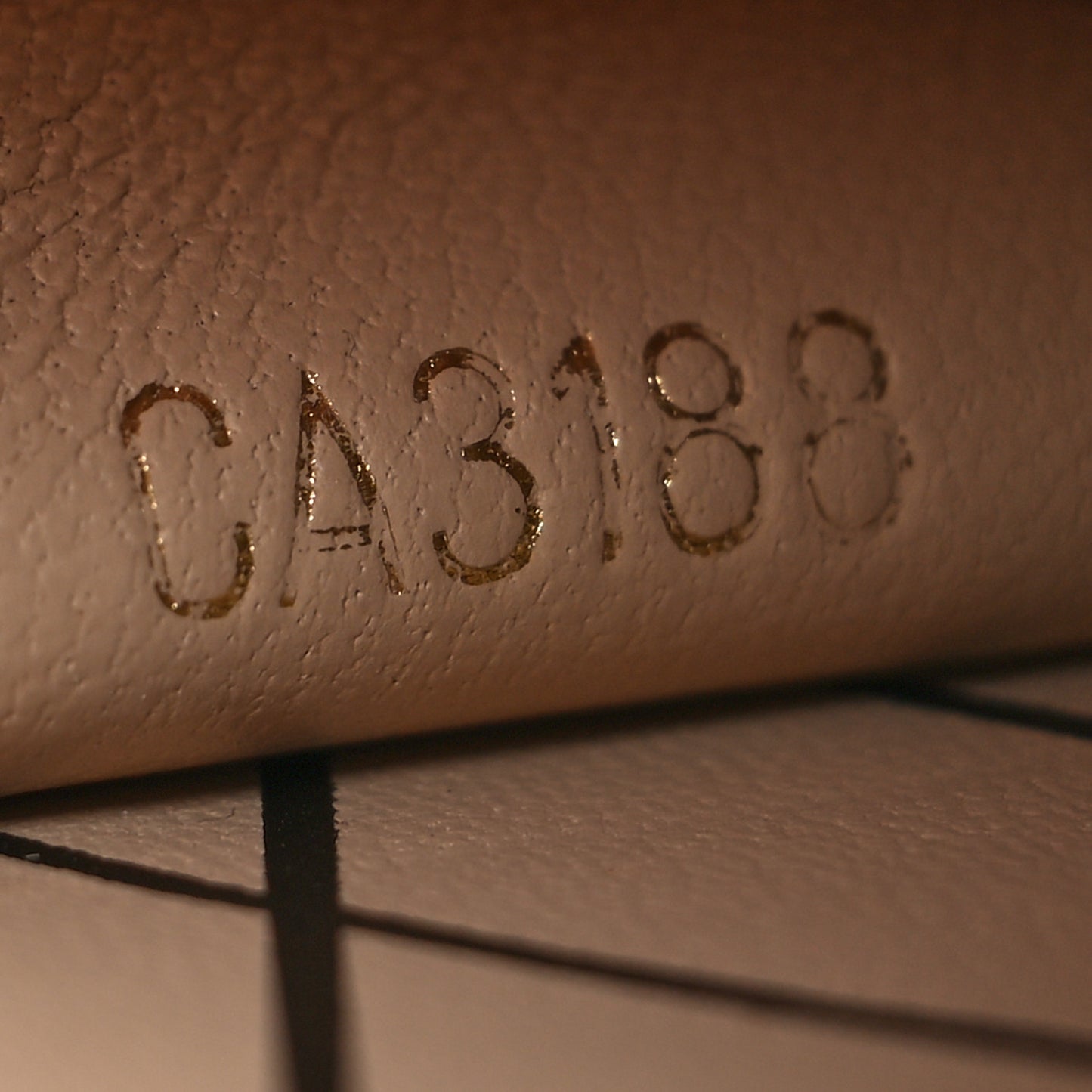 Calfskin Catogram Micro Boite Chapeau Marron White
