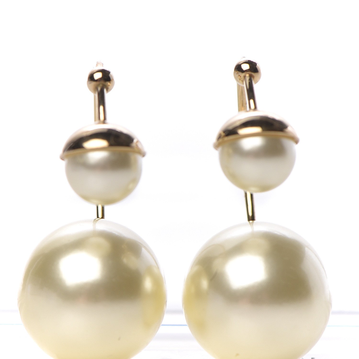 Christian Dior Pearl Ultradior Earrings Cream 7 of 8