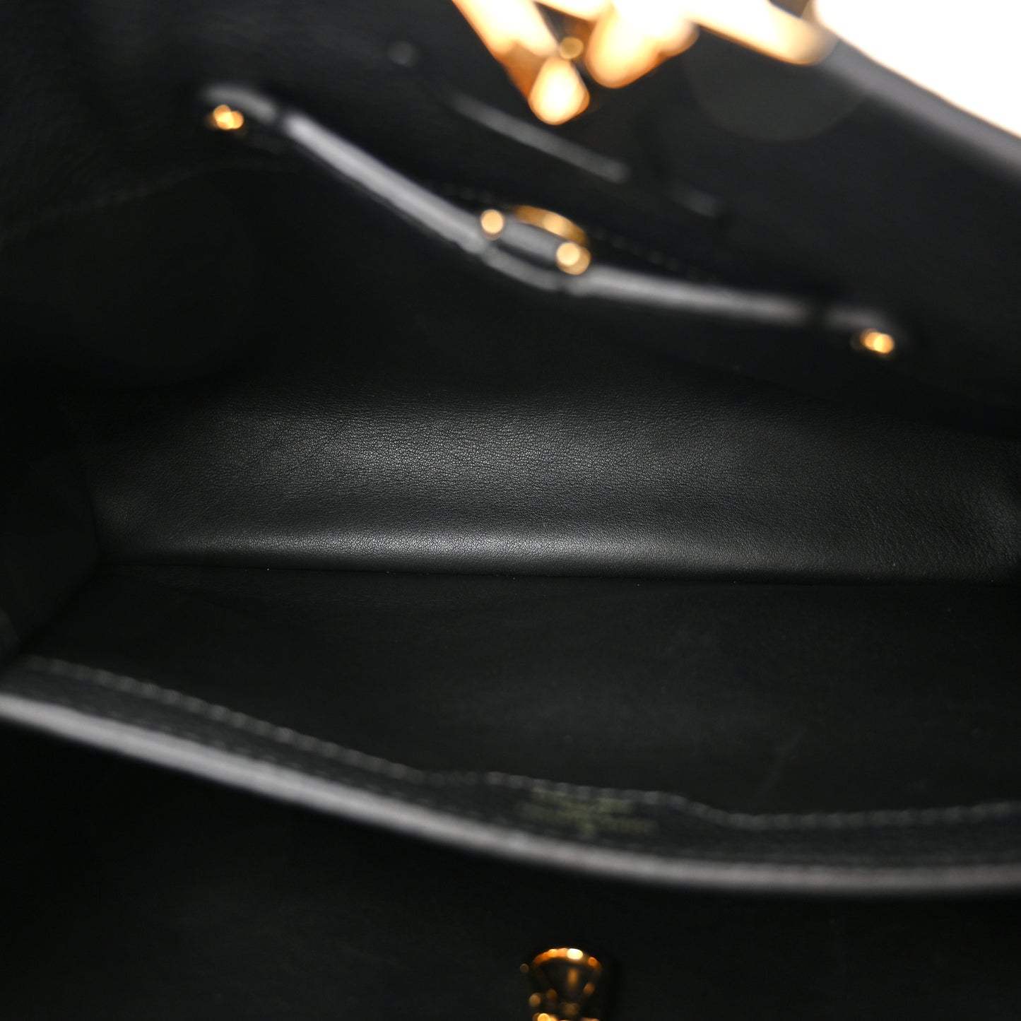 Taurillon Capucines PM Creme  Black