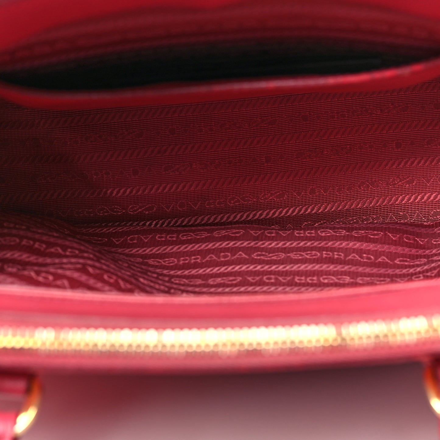 Saffiano Medium Galleria Double Zip Tote Fuxia