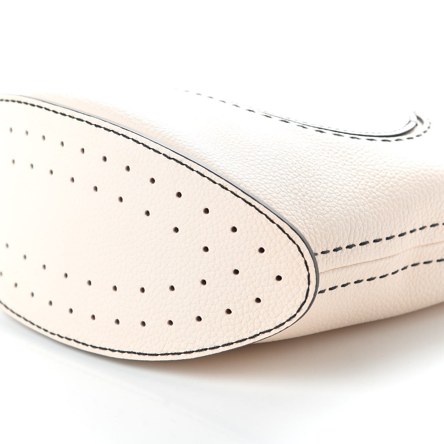 Taurillon Pin Daily Surpique Bucket Ivory