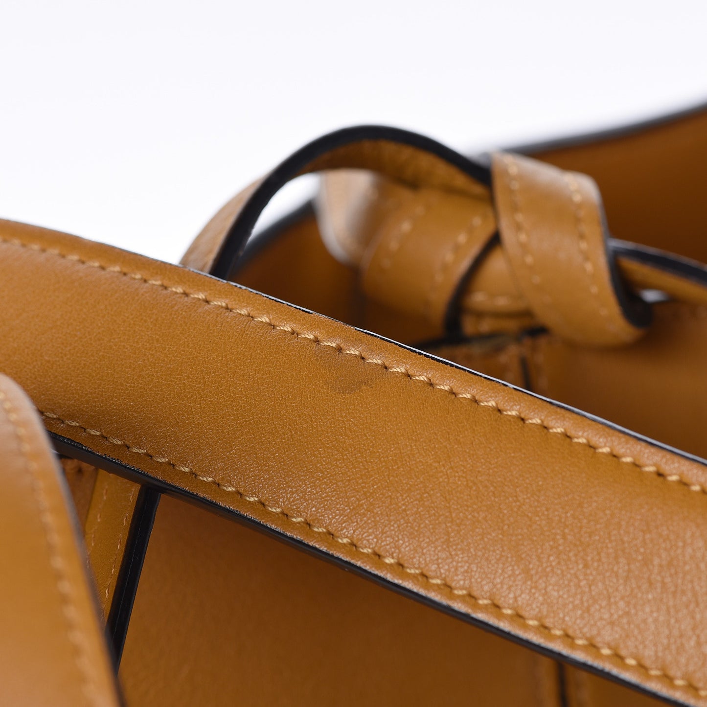 Supple Natural Calfskin Medium Tri-Fold Bag Blonde