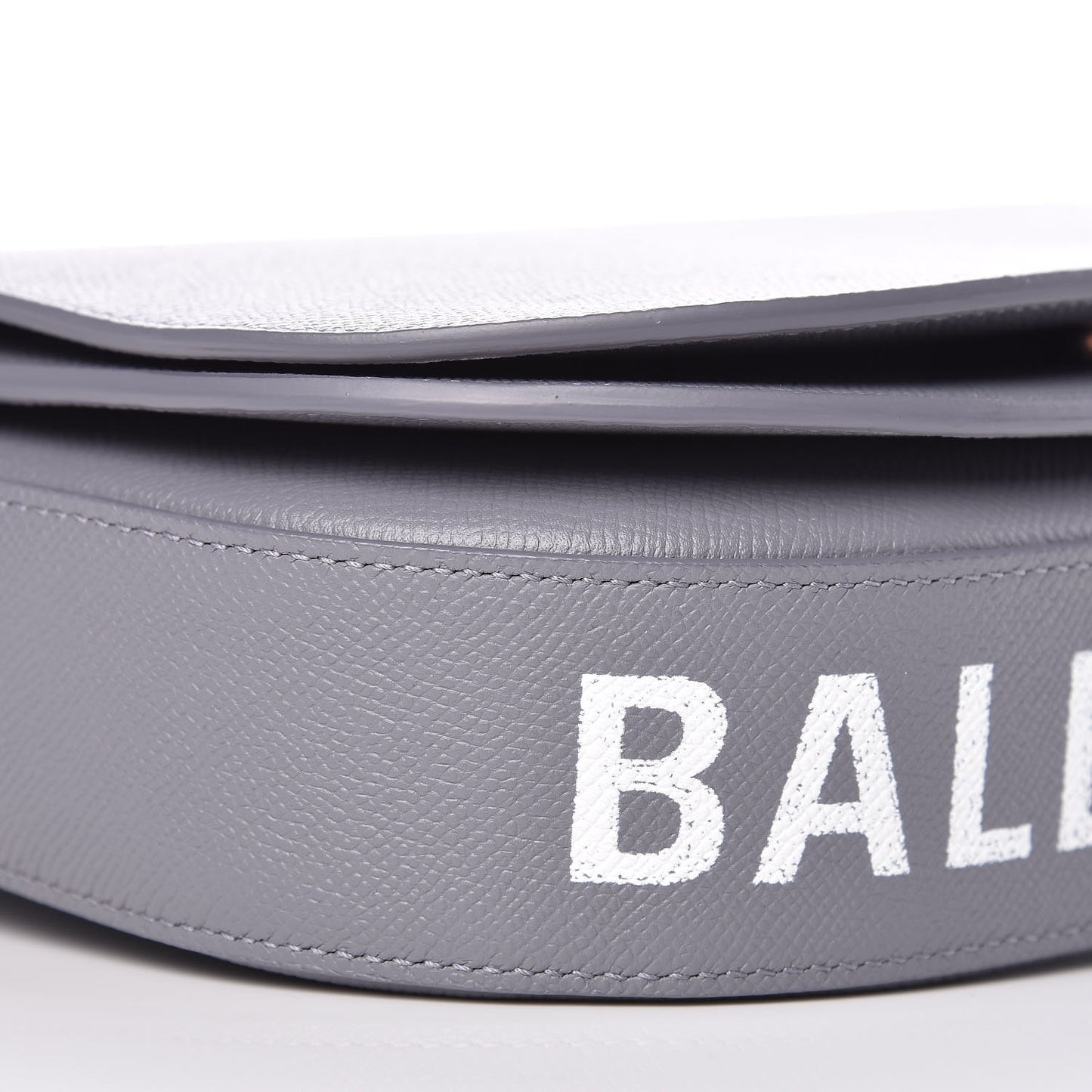 Grained Calfskin Logo S Ville Day Bag Gris Perle Fonce White
