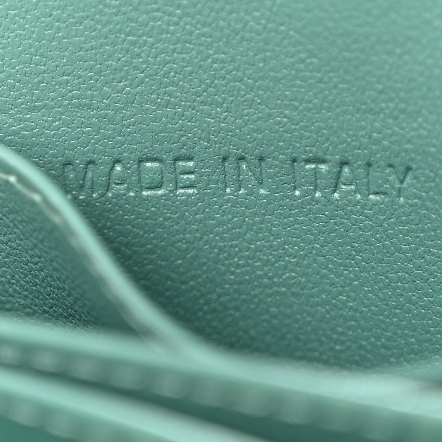 Grained Calfskin Supple Cannage Caro Compact Wallet Vert Tundra