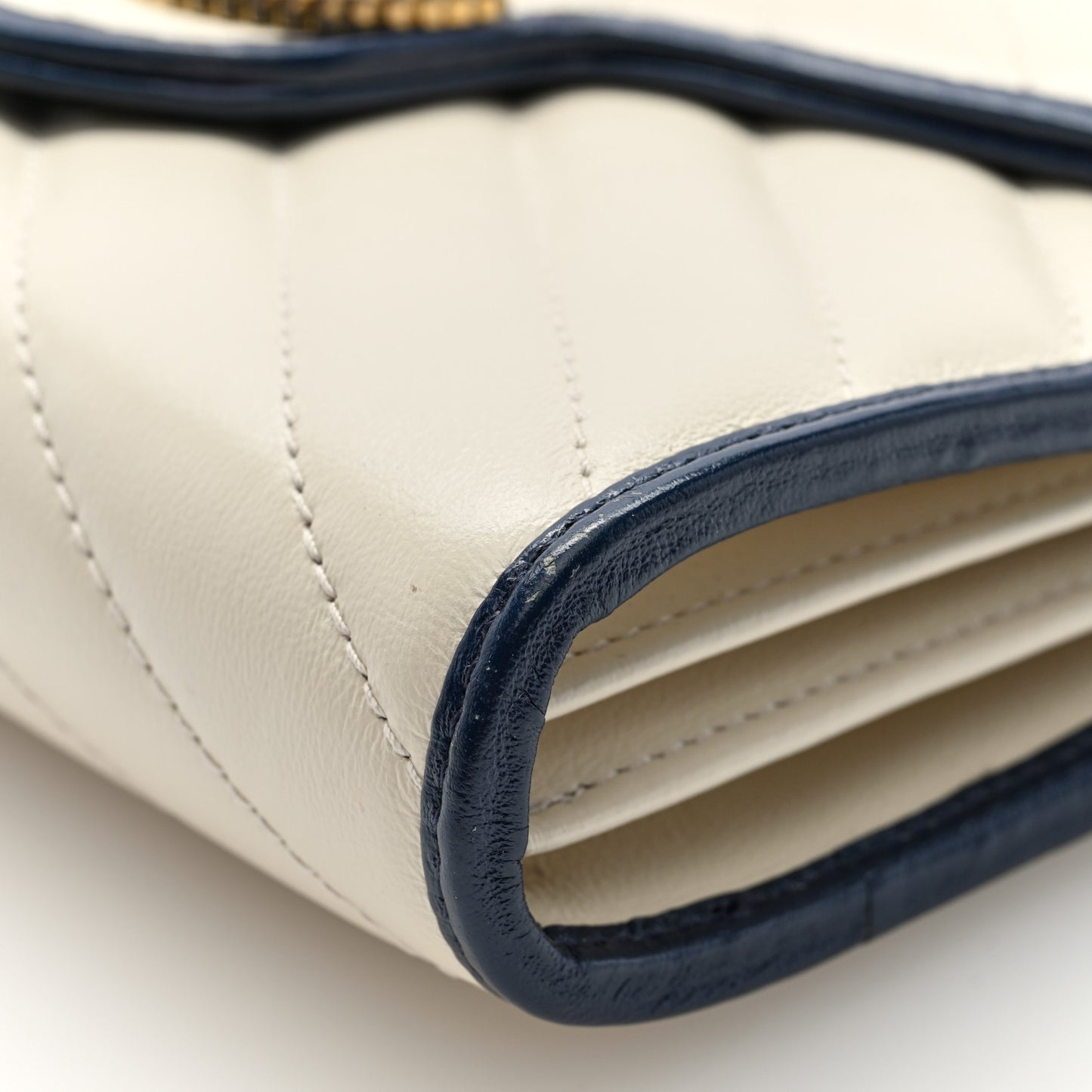 Vintage Effect Calfskin Matelasse Diagonal Torchon GG Marmont Chain Wallet Mystic White Blue Agata