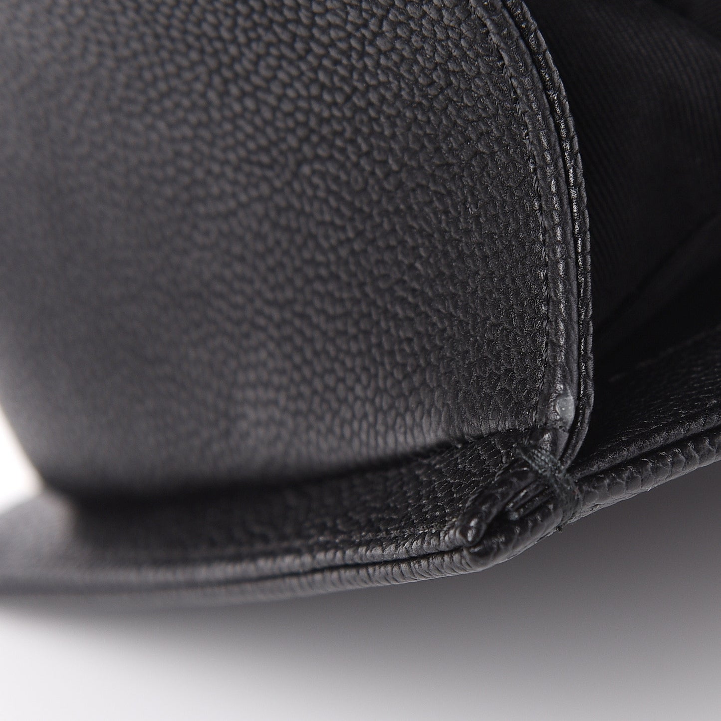 Caviar Quilted Medium Boy Flap Black
