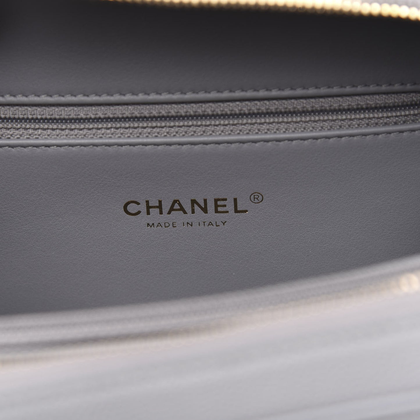 Caviar Quilted Medium CC Filigree Vanity Case Grey
