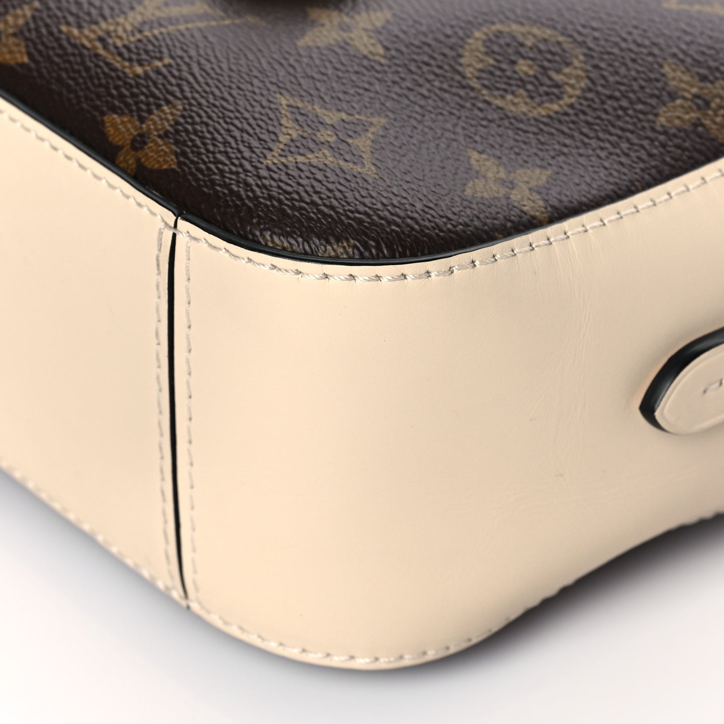 Monogram Saintonge Creme