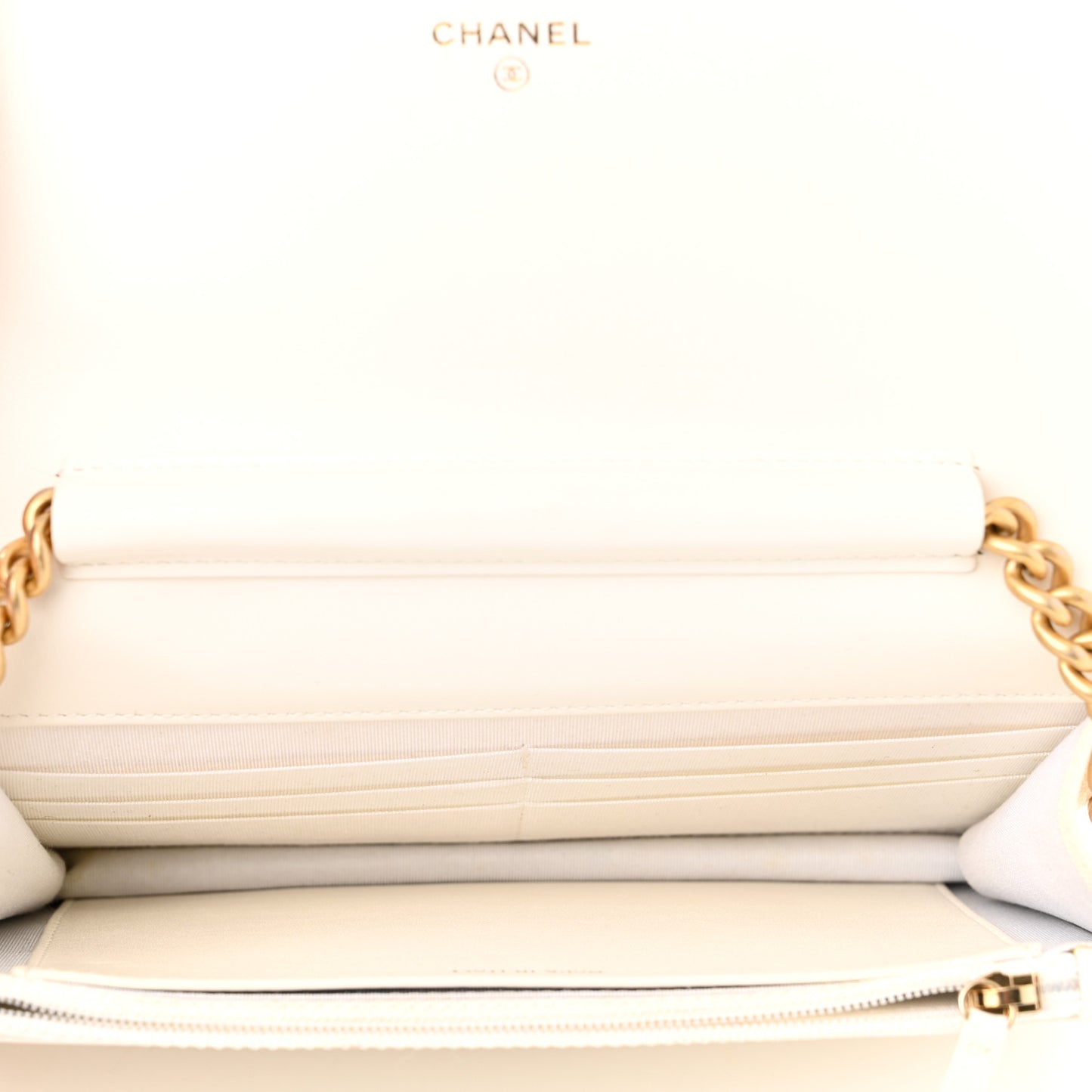 Caviar Quilted Boy Wallet On Chain WOC White