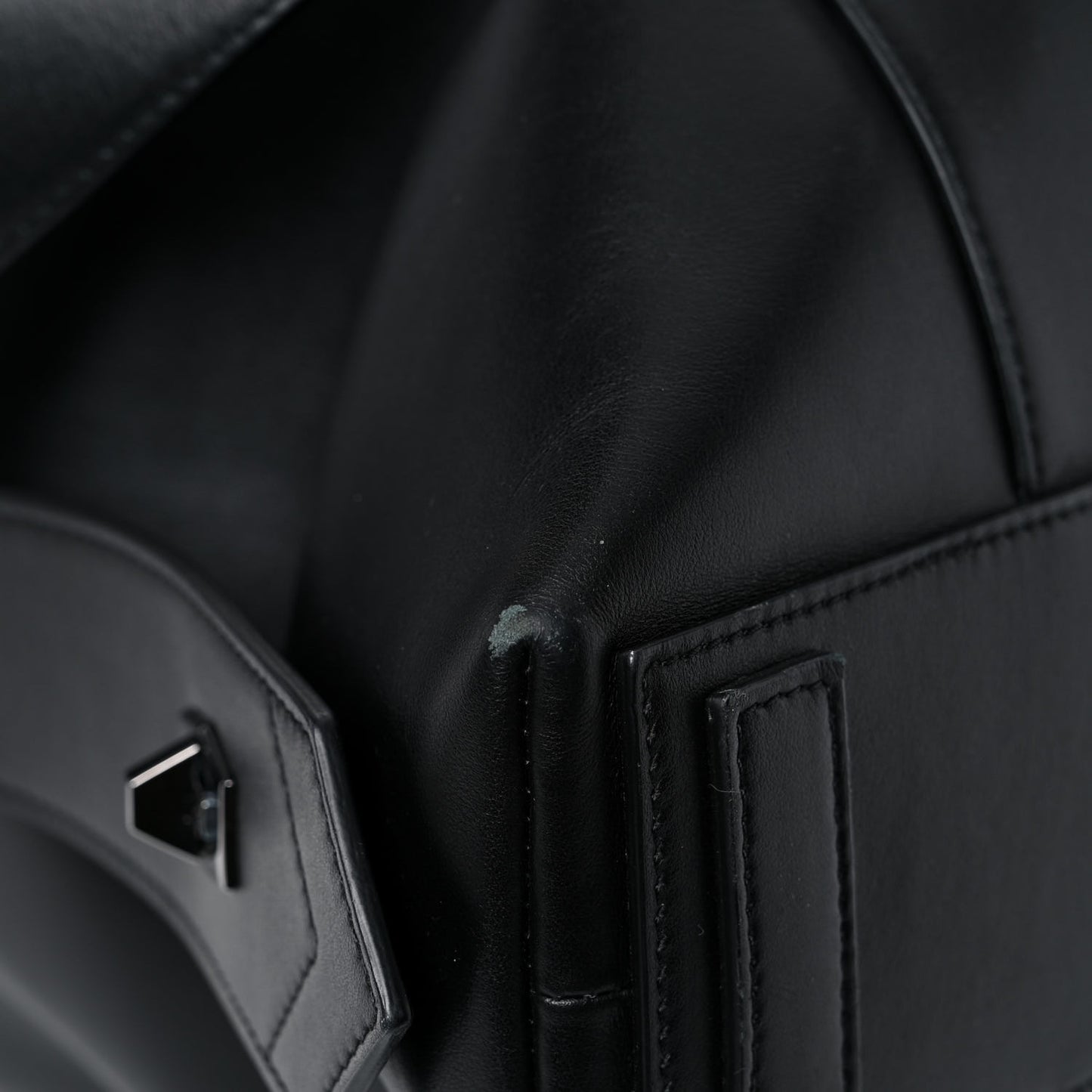 Smooth Calfskin Large Soft Antigona Black