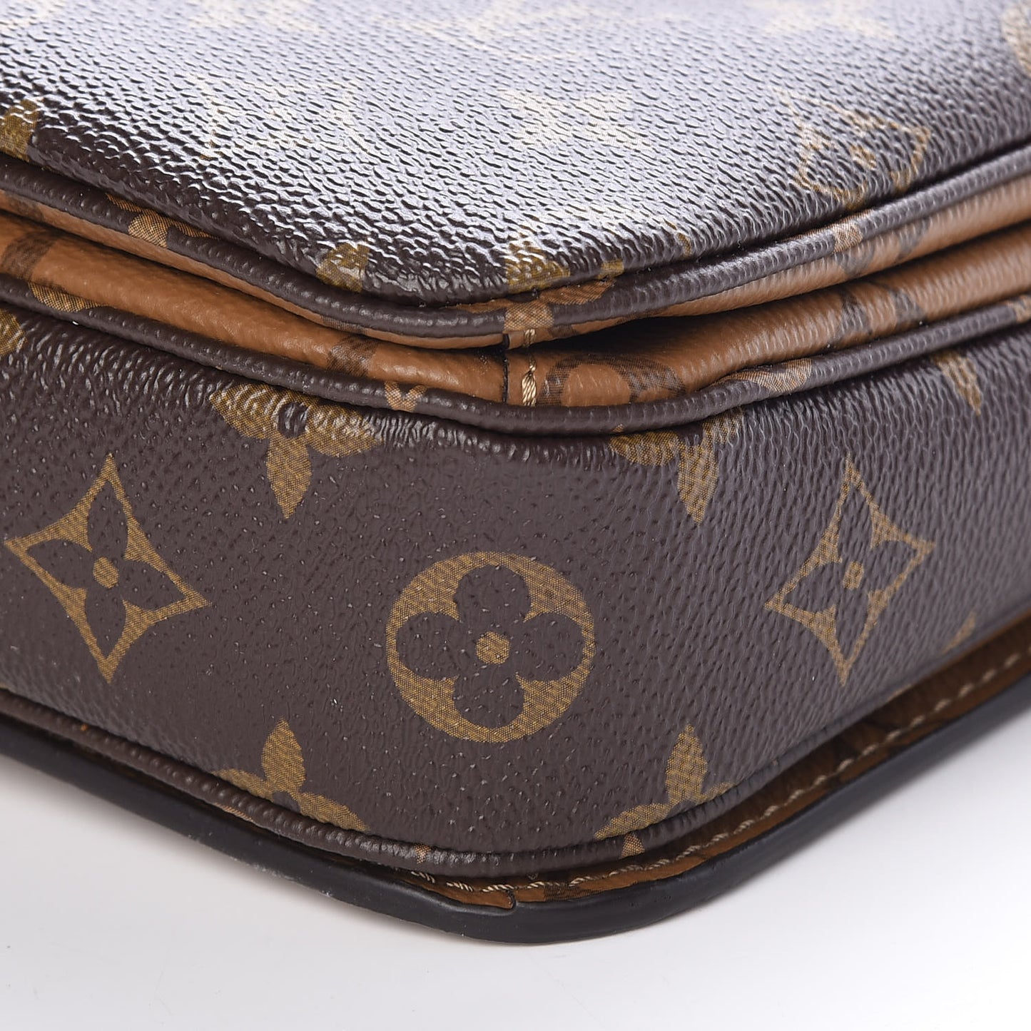 Reverse Monogram Pochette Metis