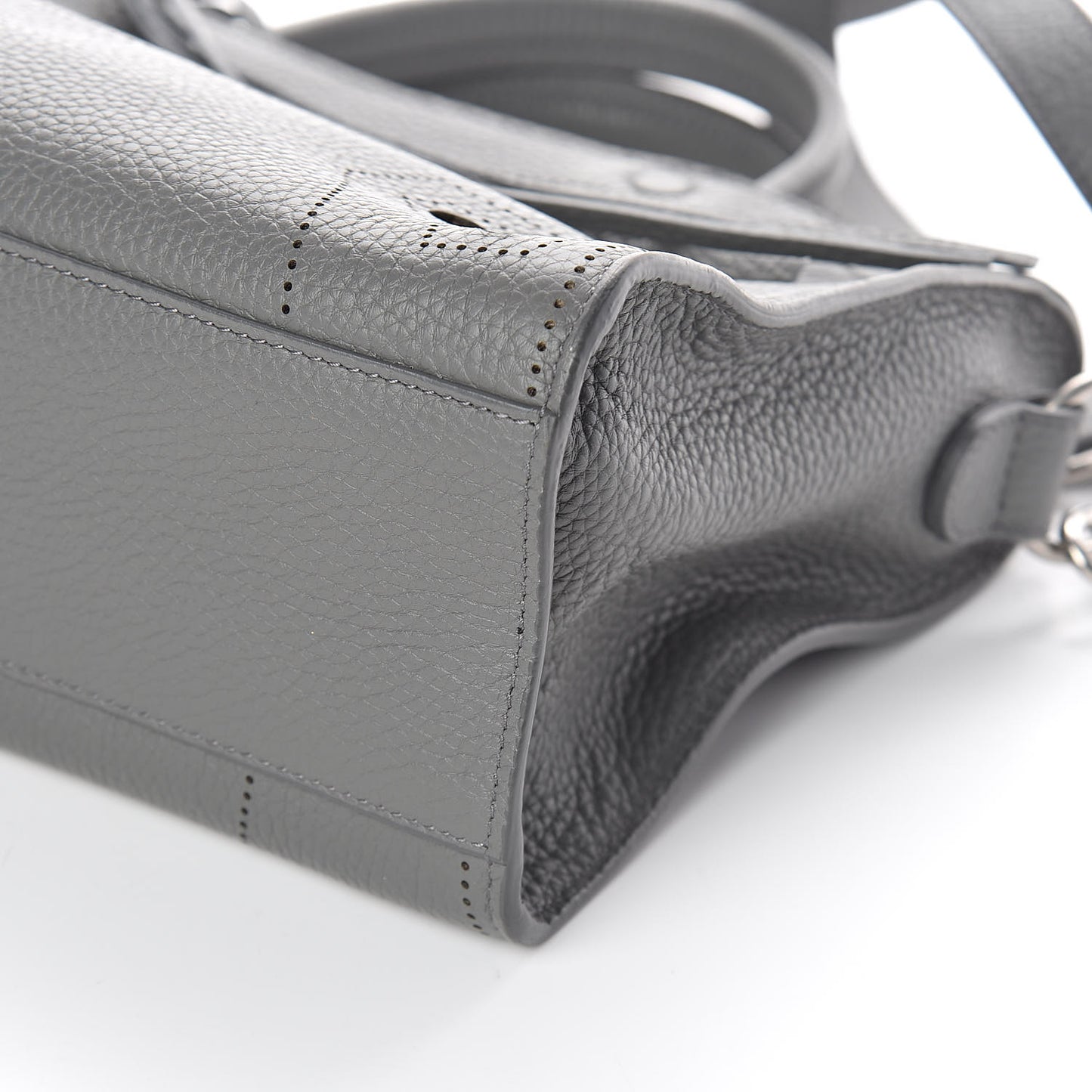 Veau Grana Perforated Blackout Hardware S City Gris Acier