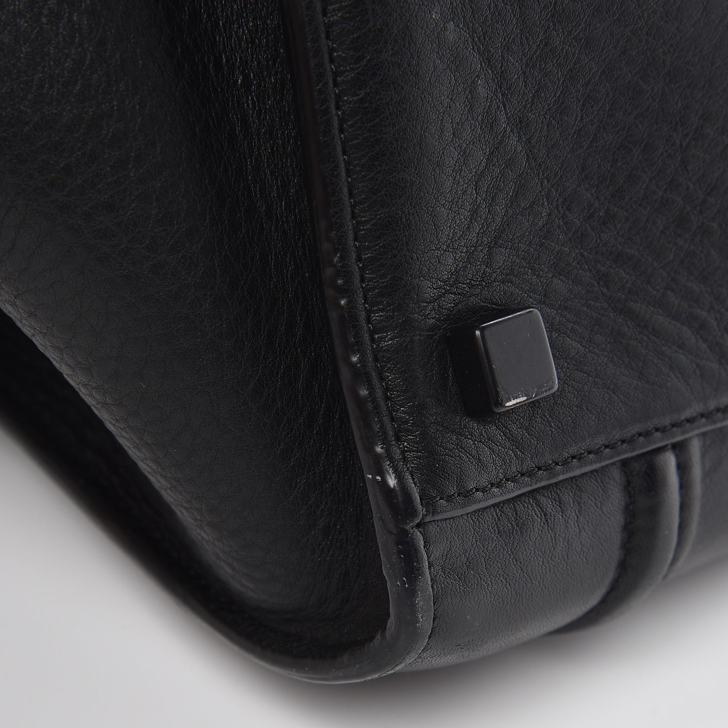 Supple Calfskin Medium Phantom Luggage Black