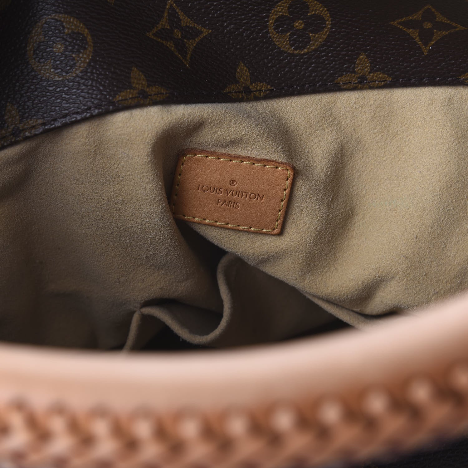 Louis Vuitton Monogram Artsy MM 5 of 10