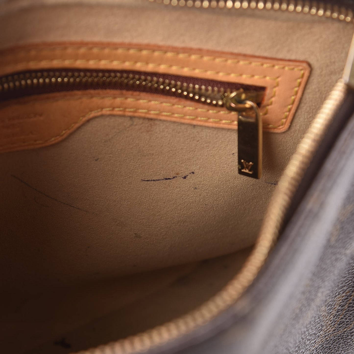 Monogram Looping MM