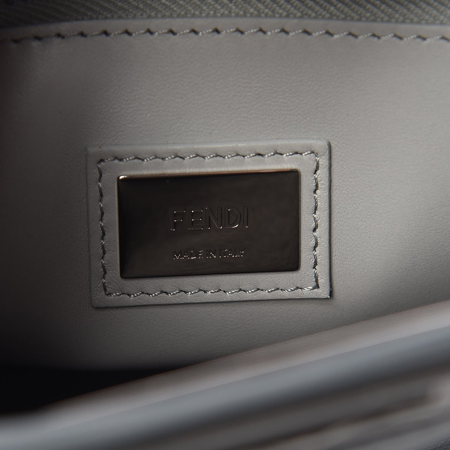 Vitello Seta Shiny Nappa Medium Peekaboo Iconic Satchel Tempesta Grigio Perla