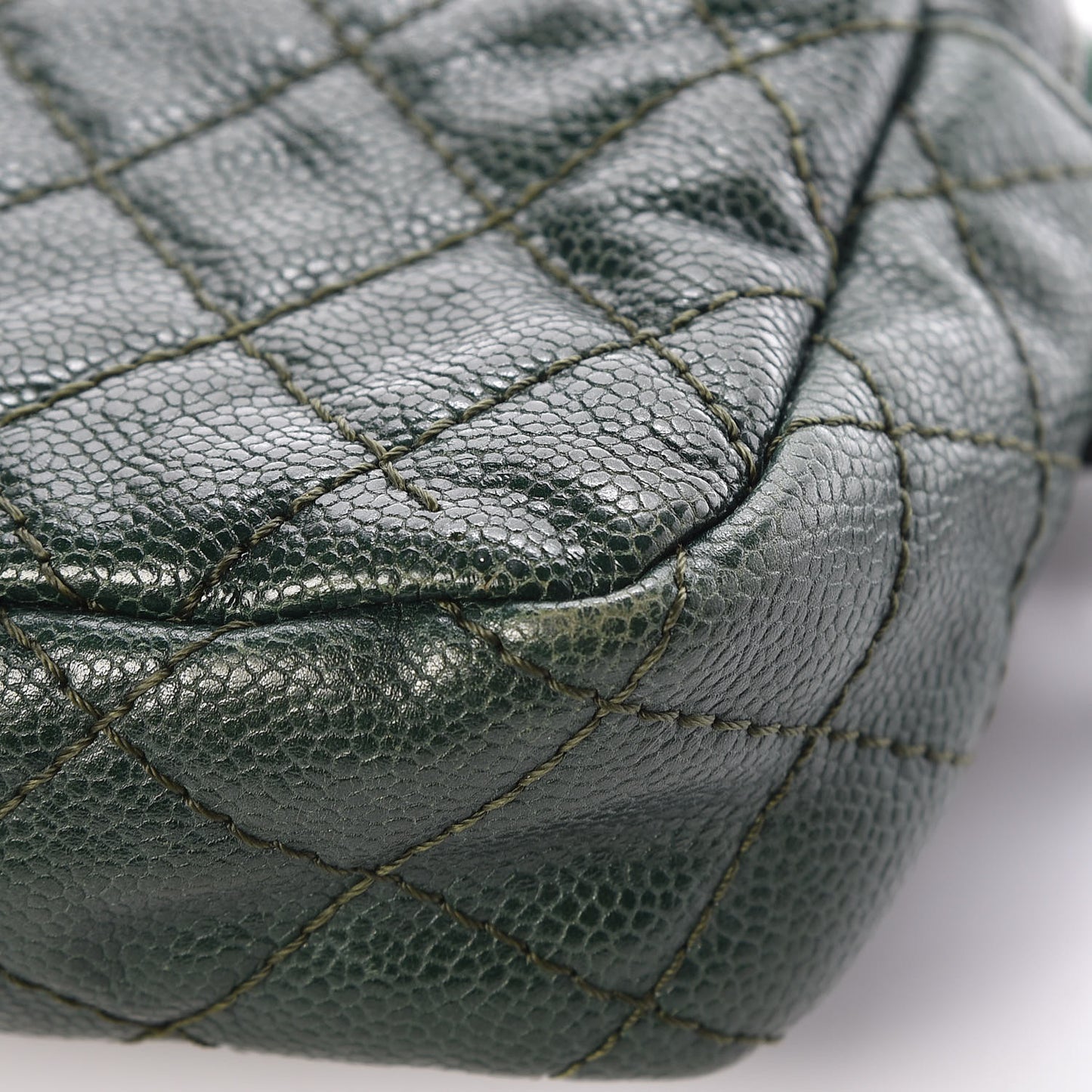 Iridescent Caviar Quilted Medium Chic Flap Green