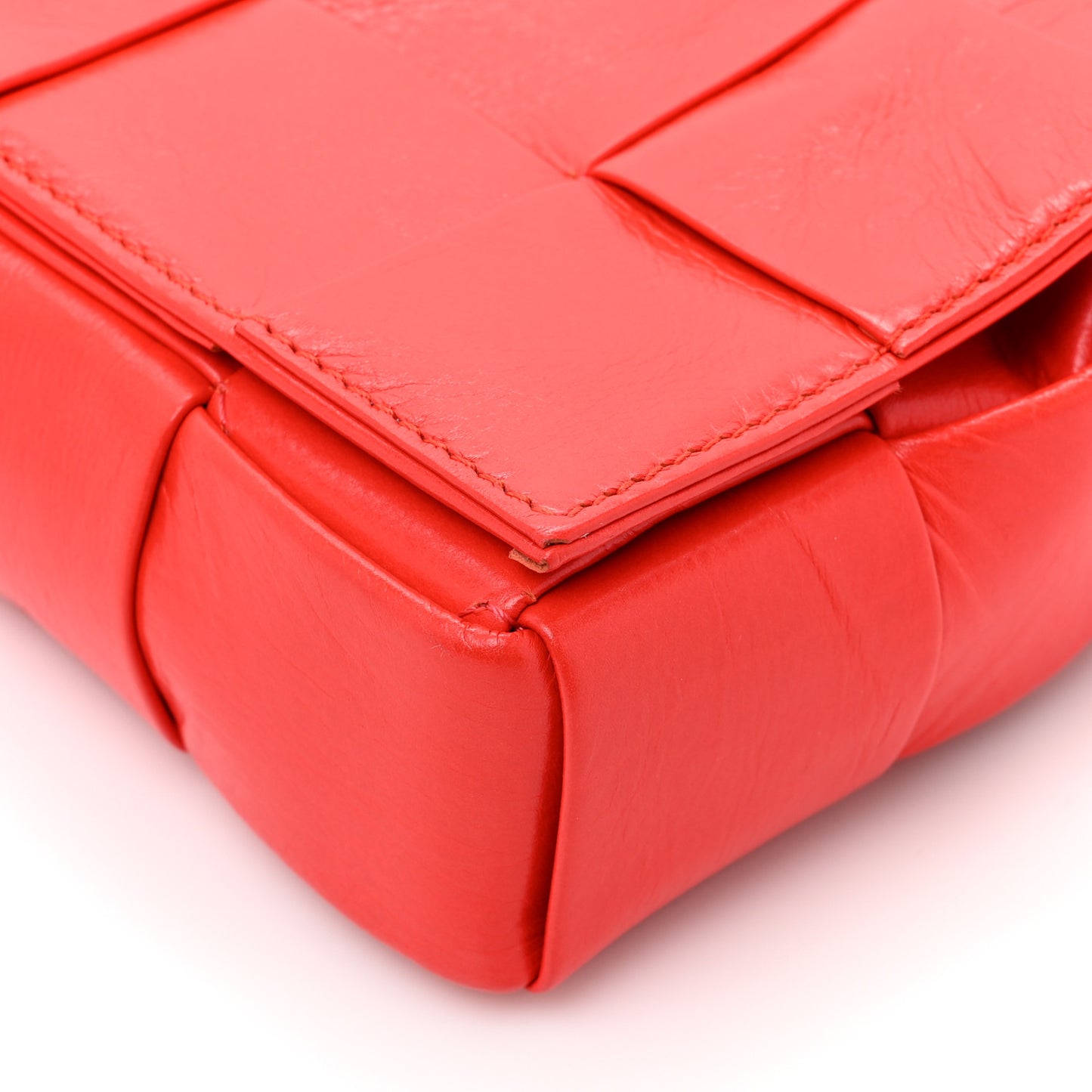 Paper Calfskin Intrecciato Stretch Cassette Bright Red