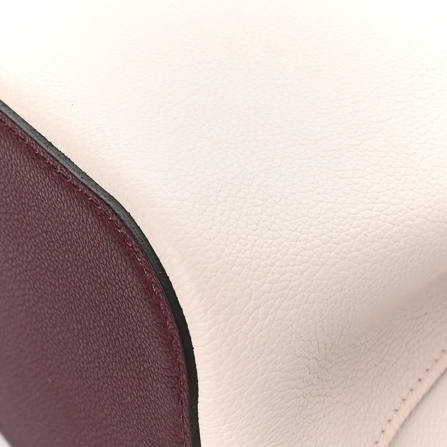 Calfskin Lockme Bucket Soie Quartz Calla