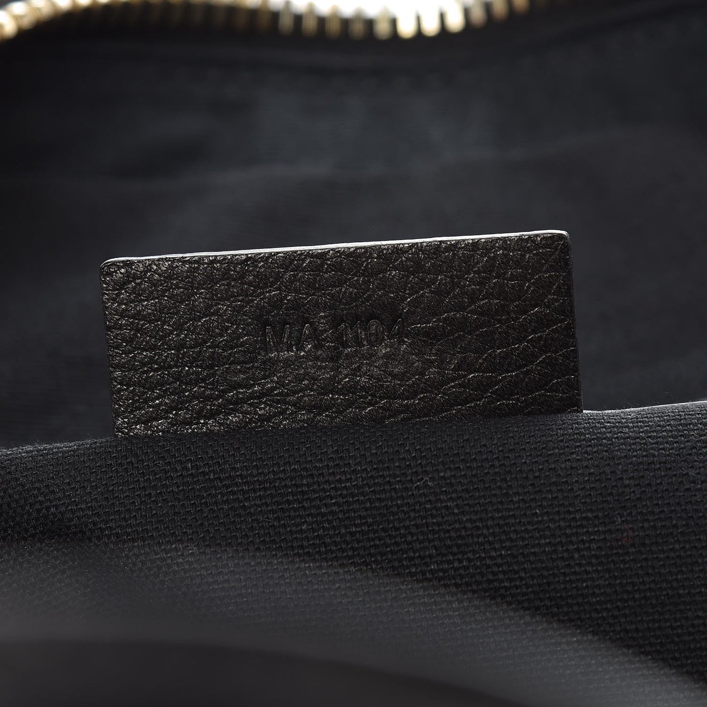 Grained Calfskin Medium Zip Animation Nightingale Black