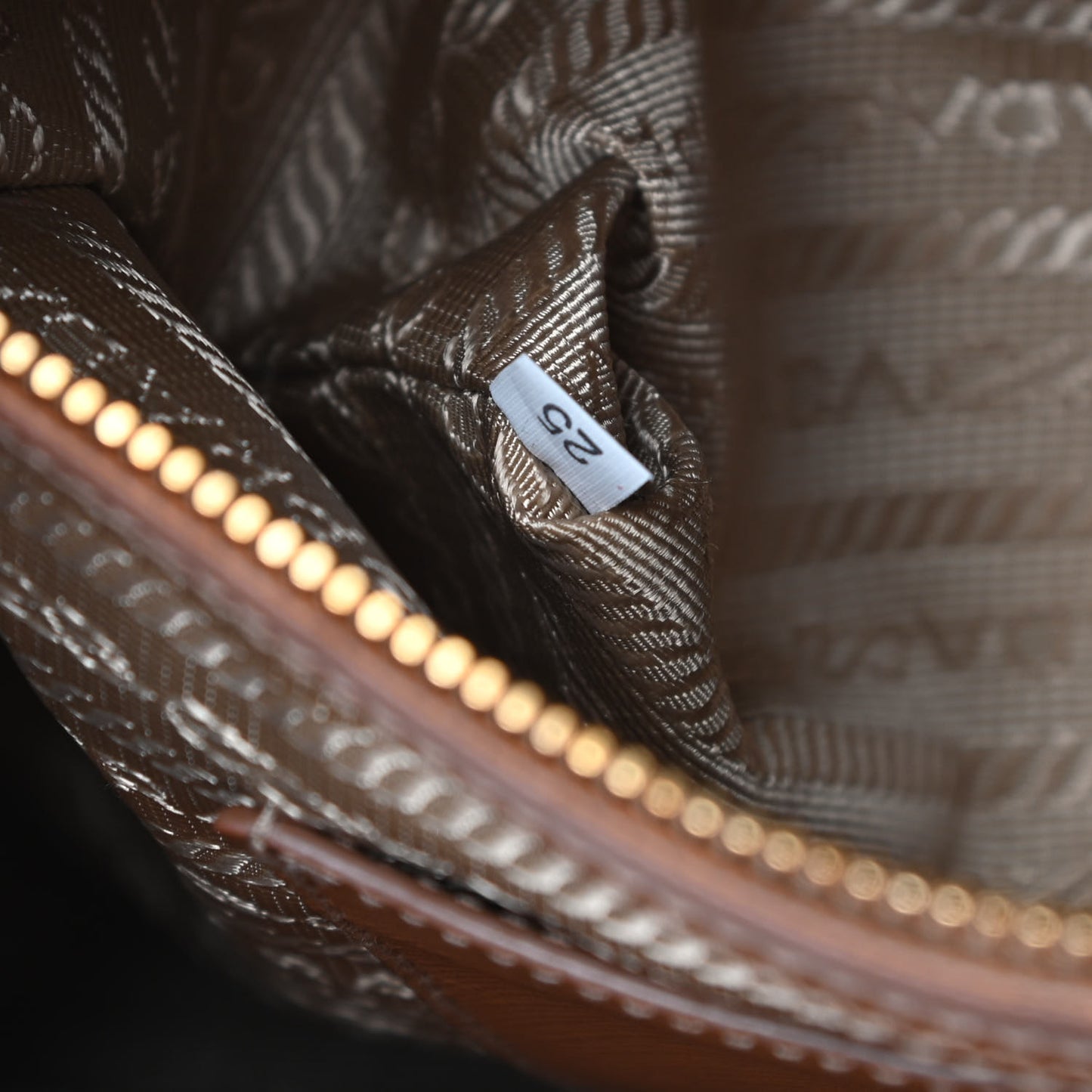 Saffiano Medium Galleria Double Zip Tote Caramel