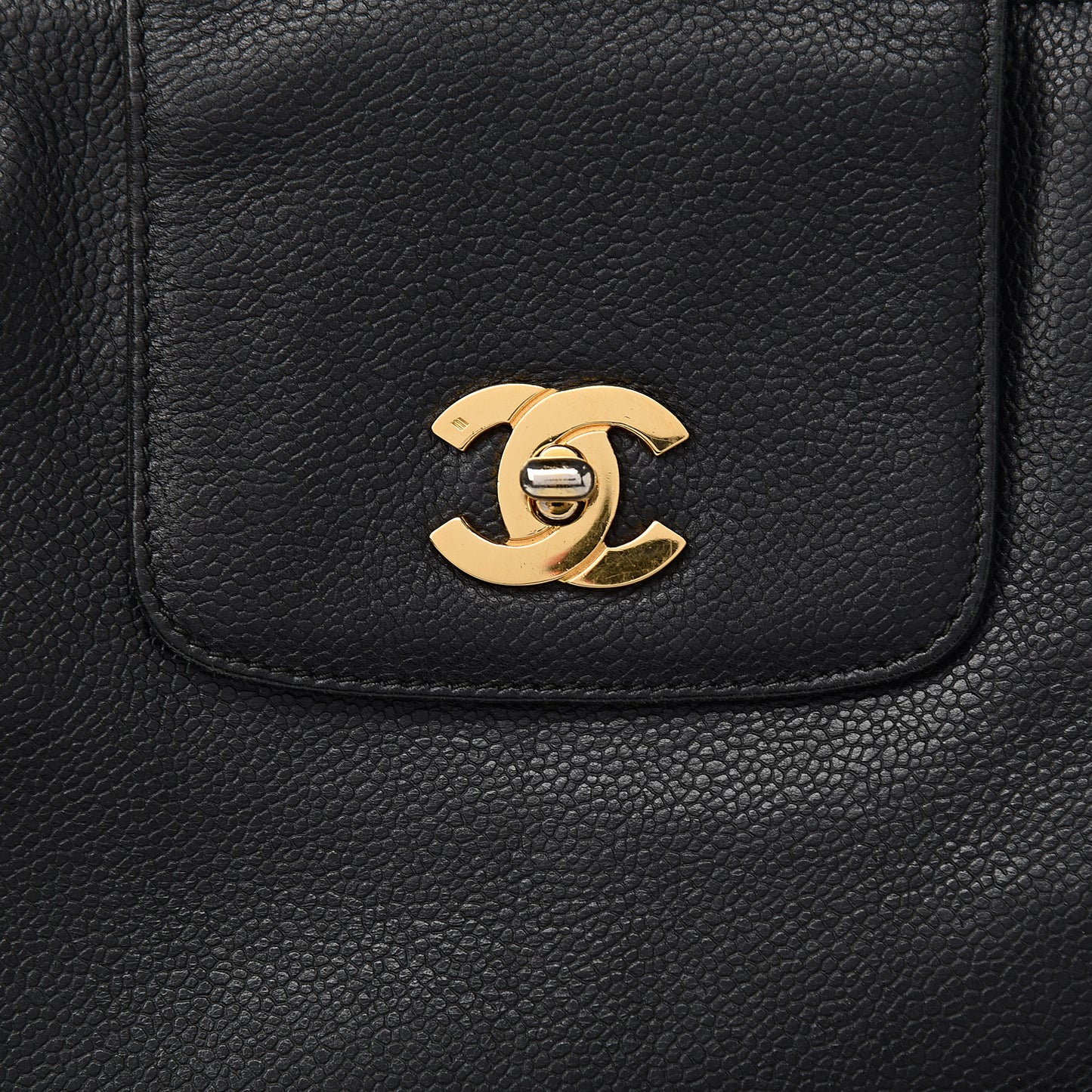 Caviar CC Shoulder Bag Black