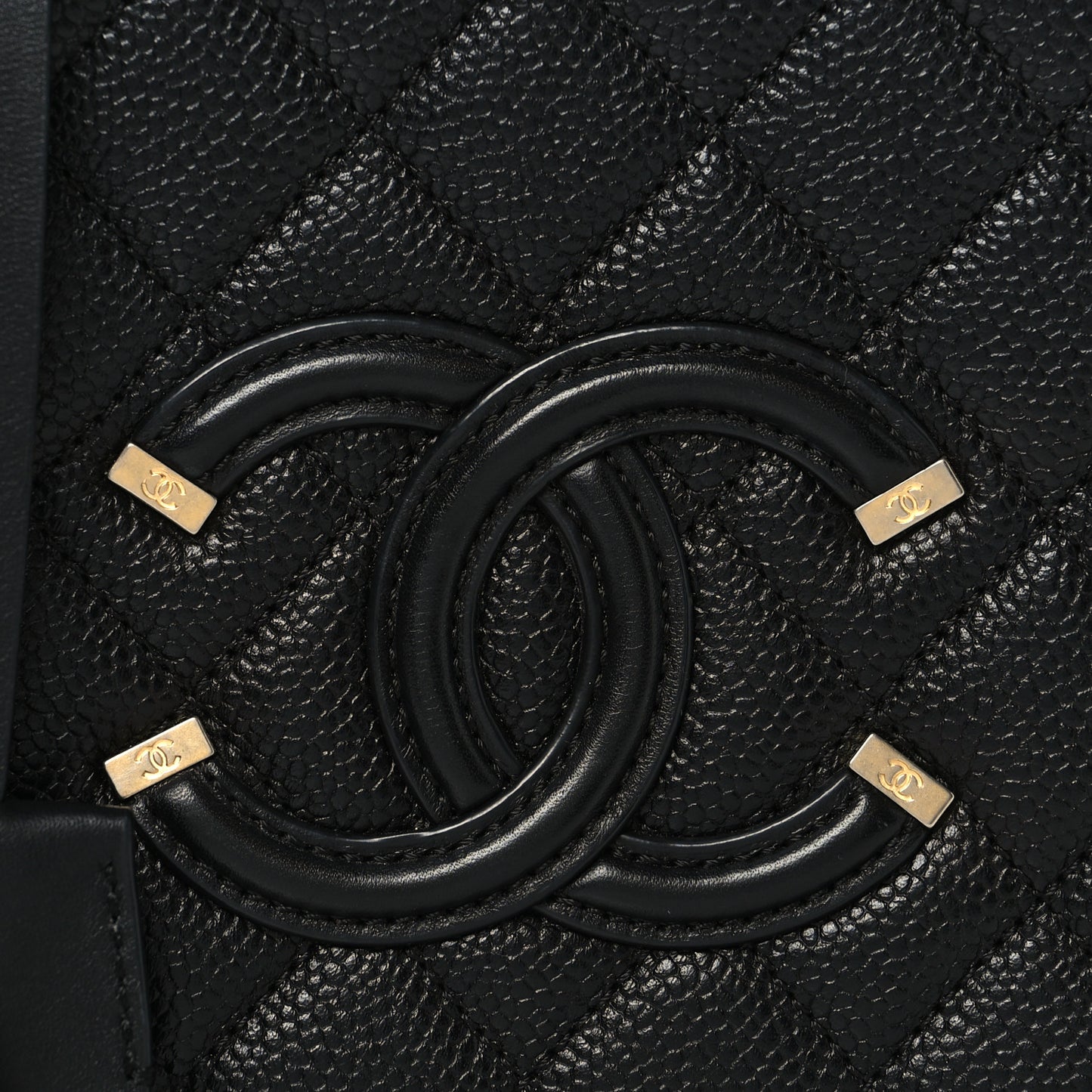 Caviar Quilted Medium CC Filigree Vanity Case Black