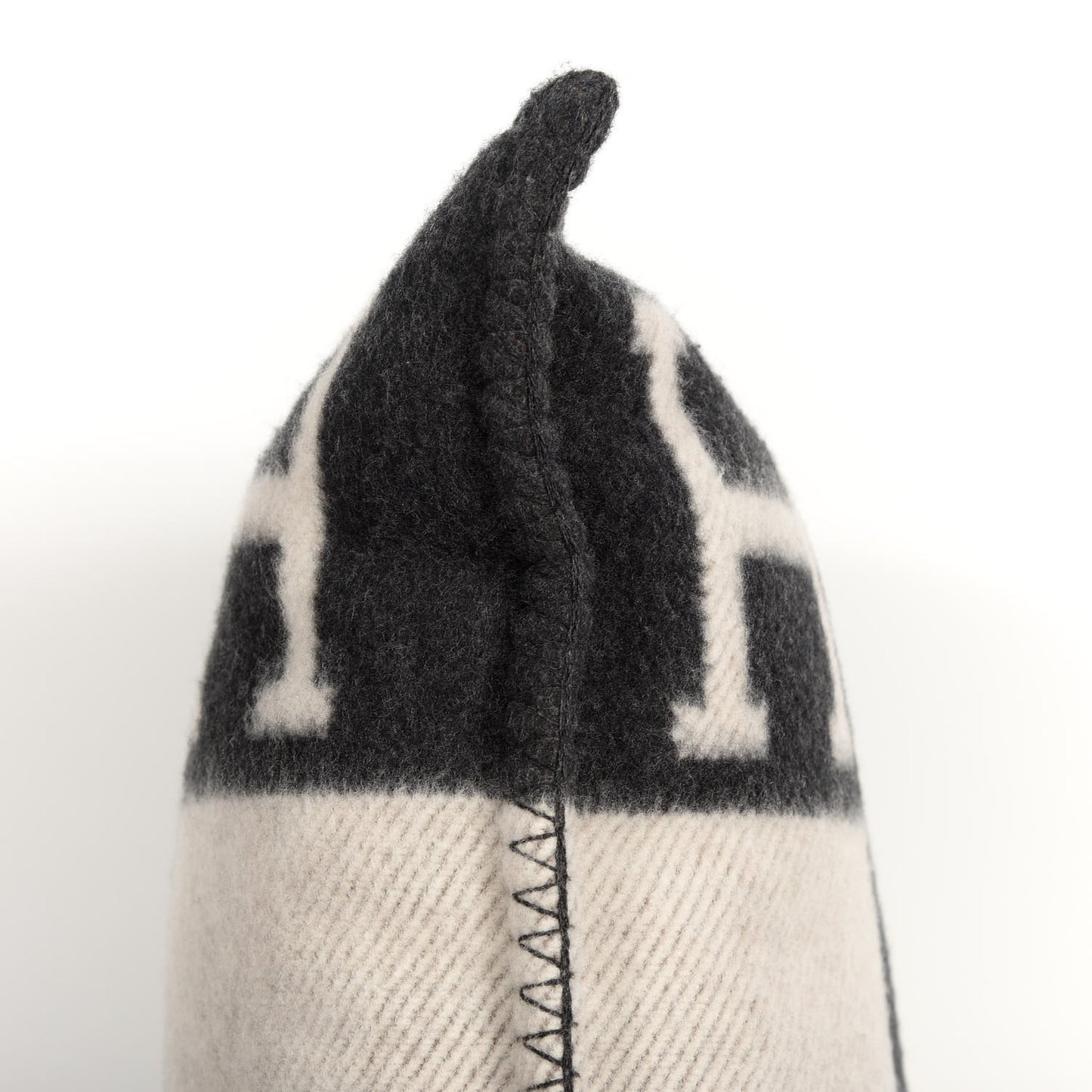 Wool Cashmere Avalon Pillow PM Ecru Gris Fonce